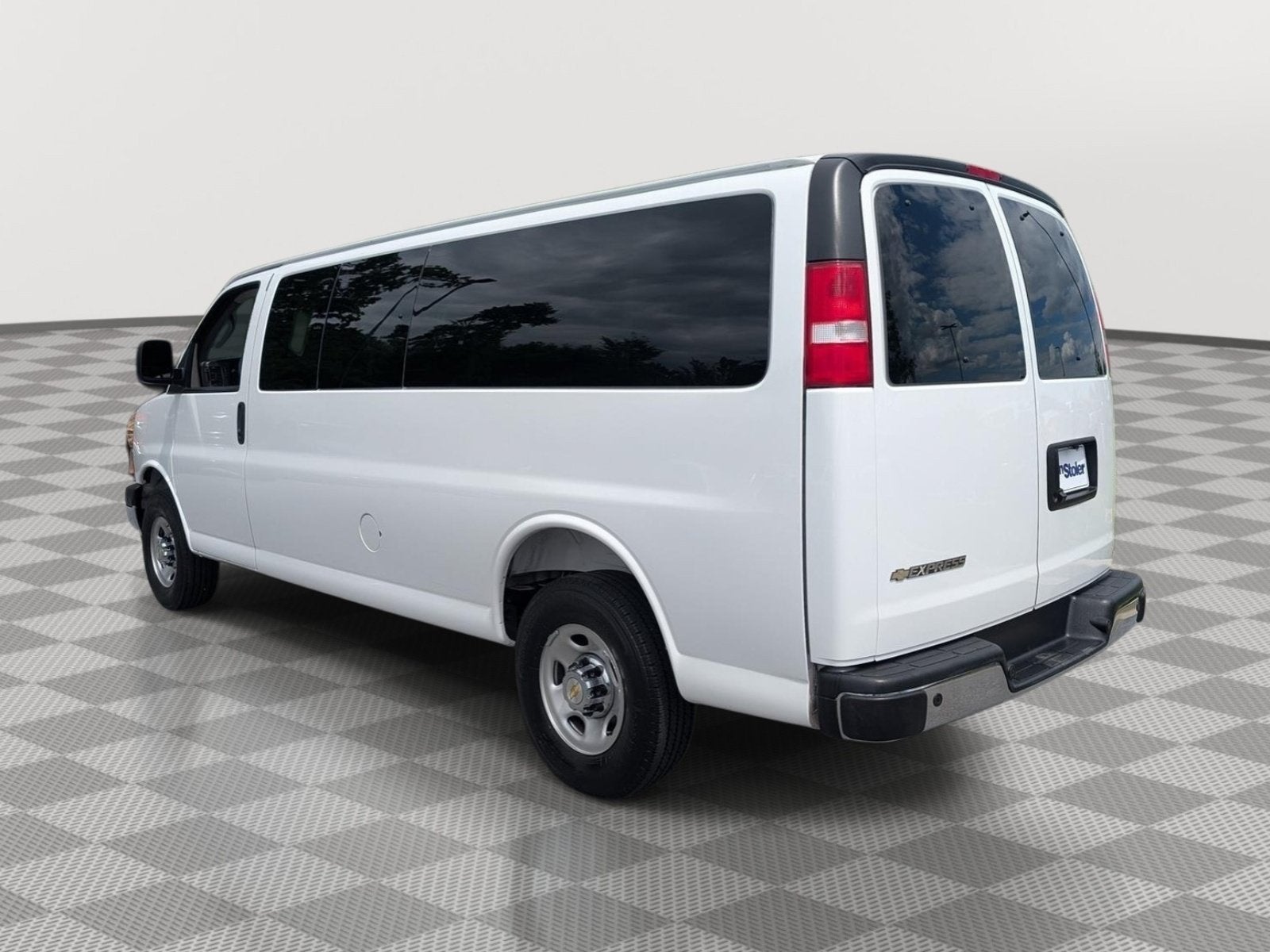 2025 Chevrolet Express Passenger 1LT