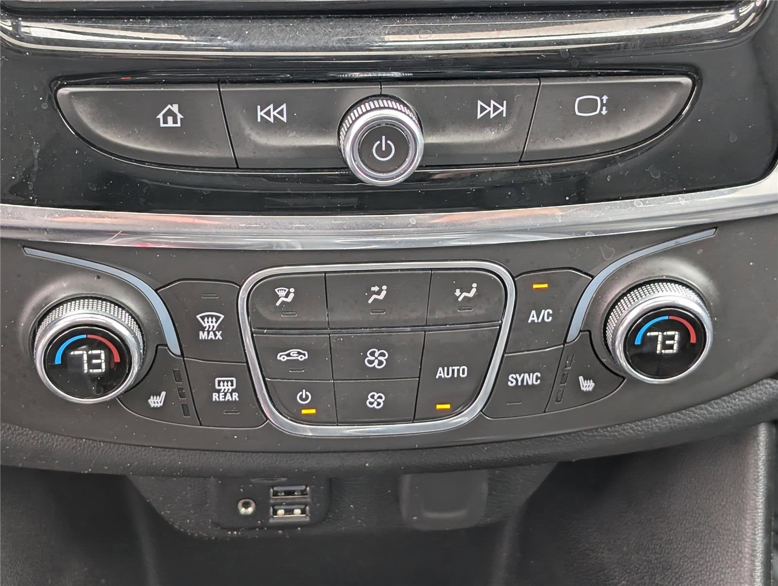 2022 Chevrolet Traverse LT Leather