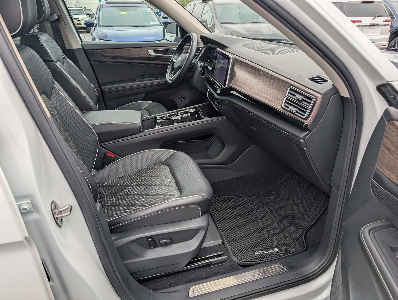 2024 Volkswagen Atlas 2.0T SEL Premium R-Line