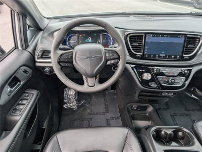 2024 Chrysler Pacifica Hybrid S Appearance Pkg