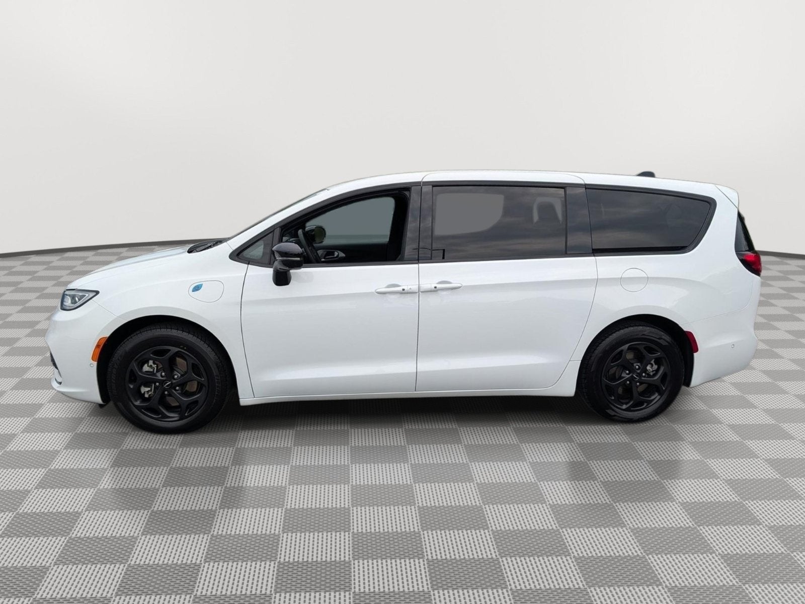 2024 Chrysler Pacifica Hybrid S Appearance Pkg