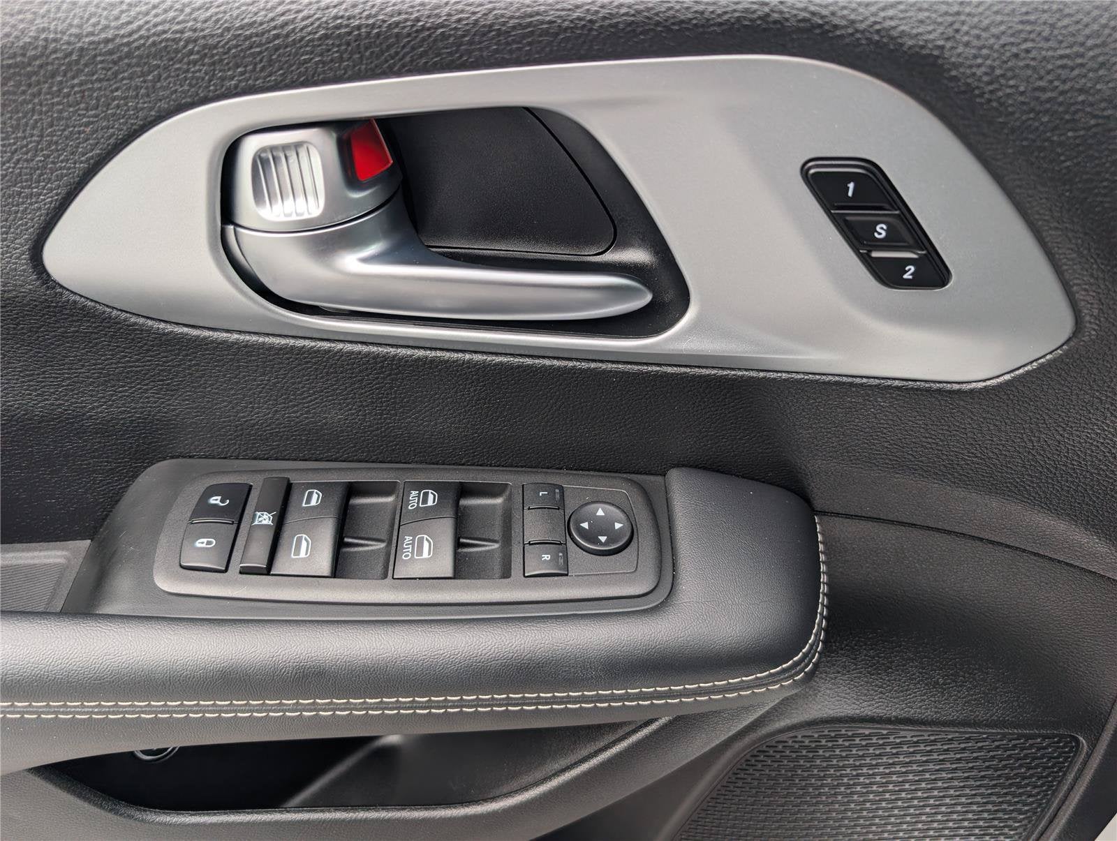 2024 Chrysler Pacifica Hybrid S Appearance Pkg