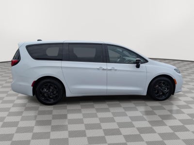2024 Chrysler Pacifica Hybrid S Appearance Pkg