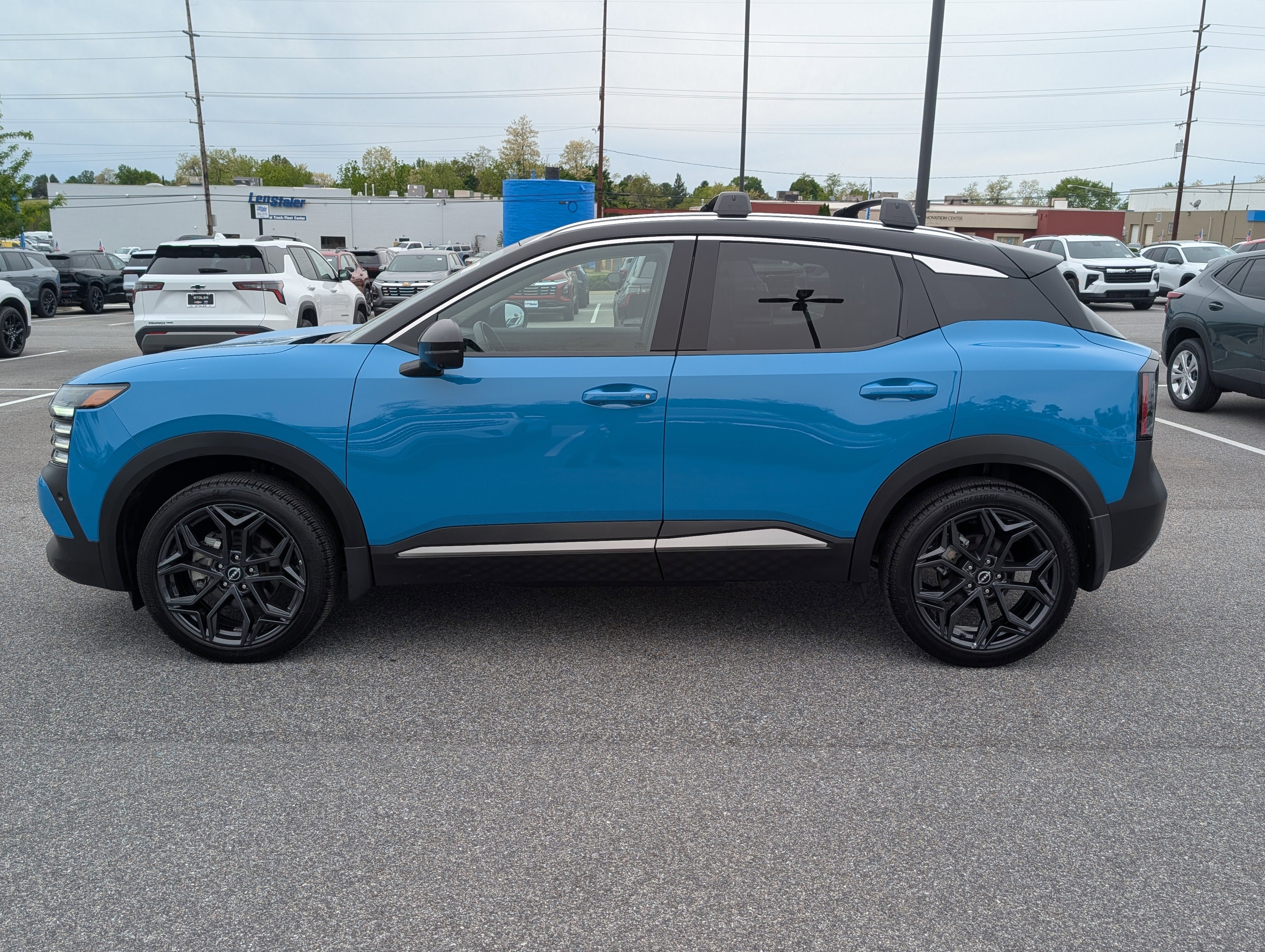 2025 Nissan Kicks SR