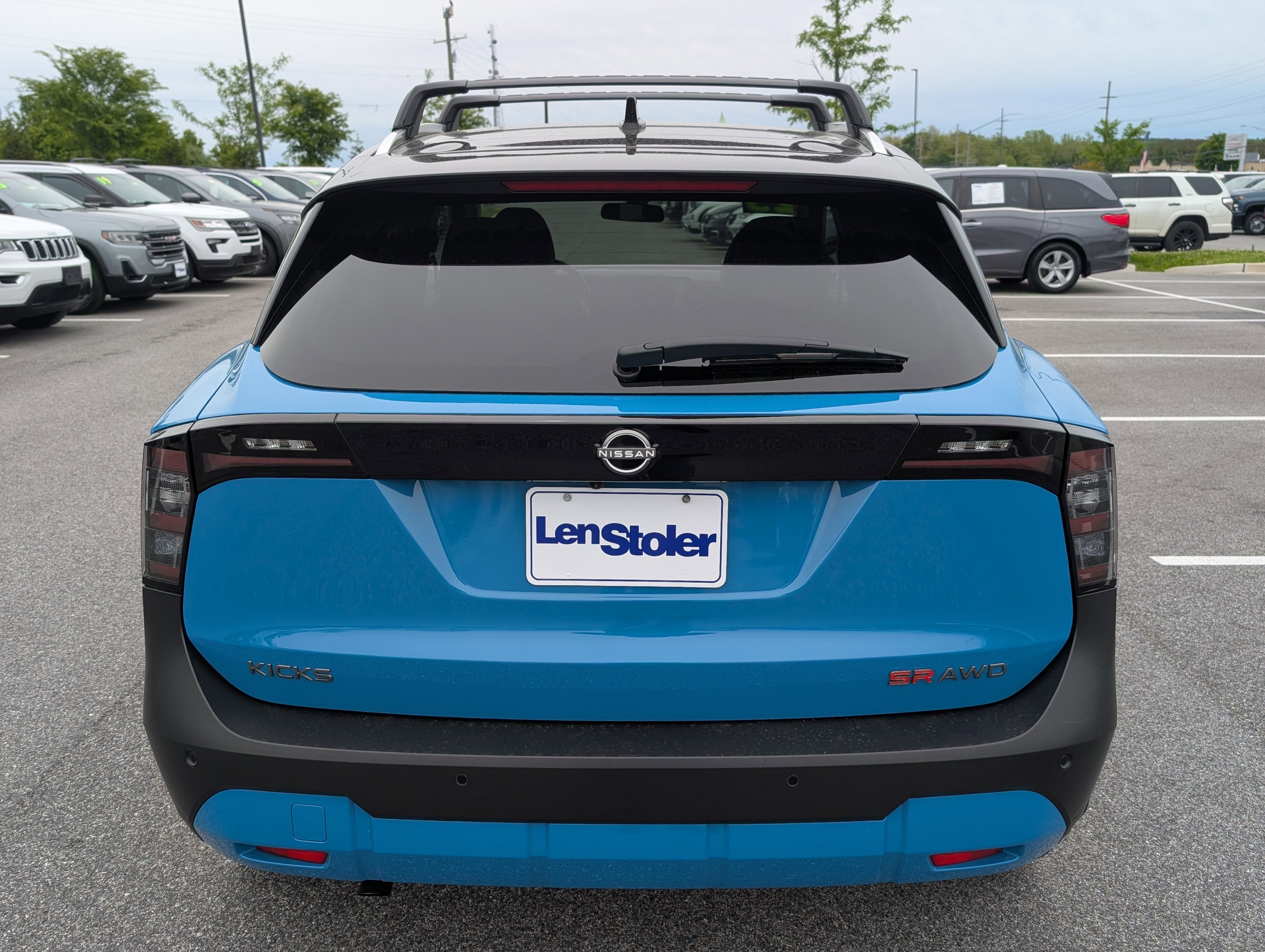 2025 Nissan Kicks SR