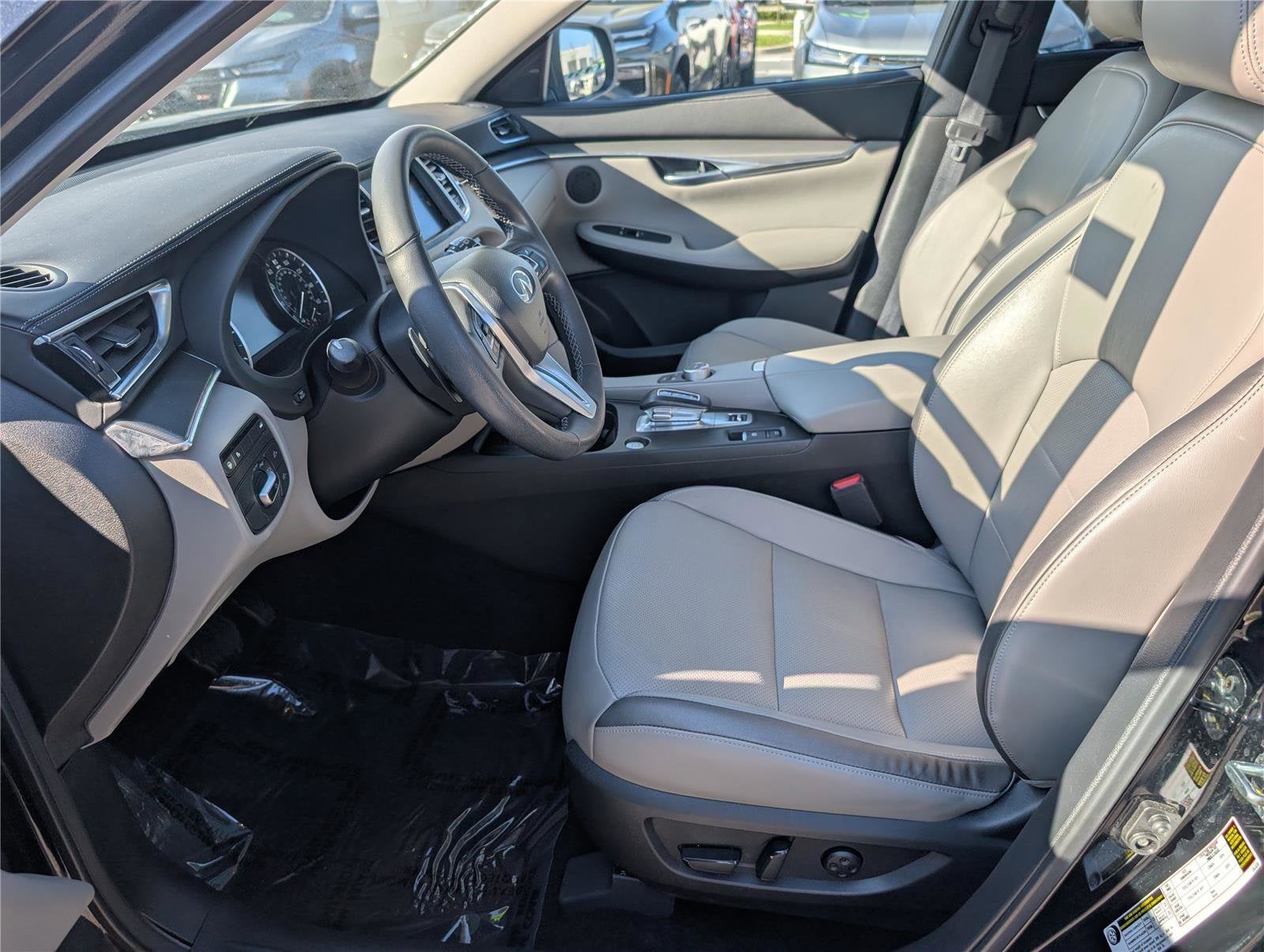 2023 INFINITI QX50 LUXE