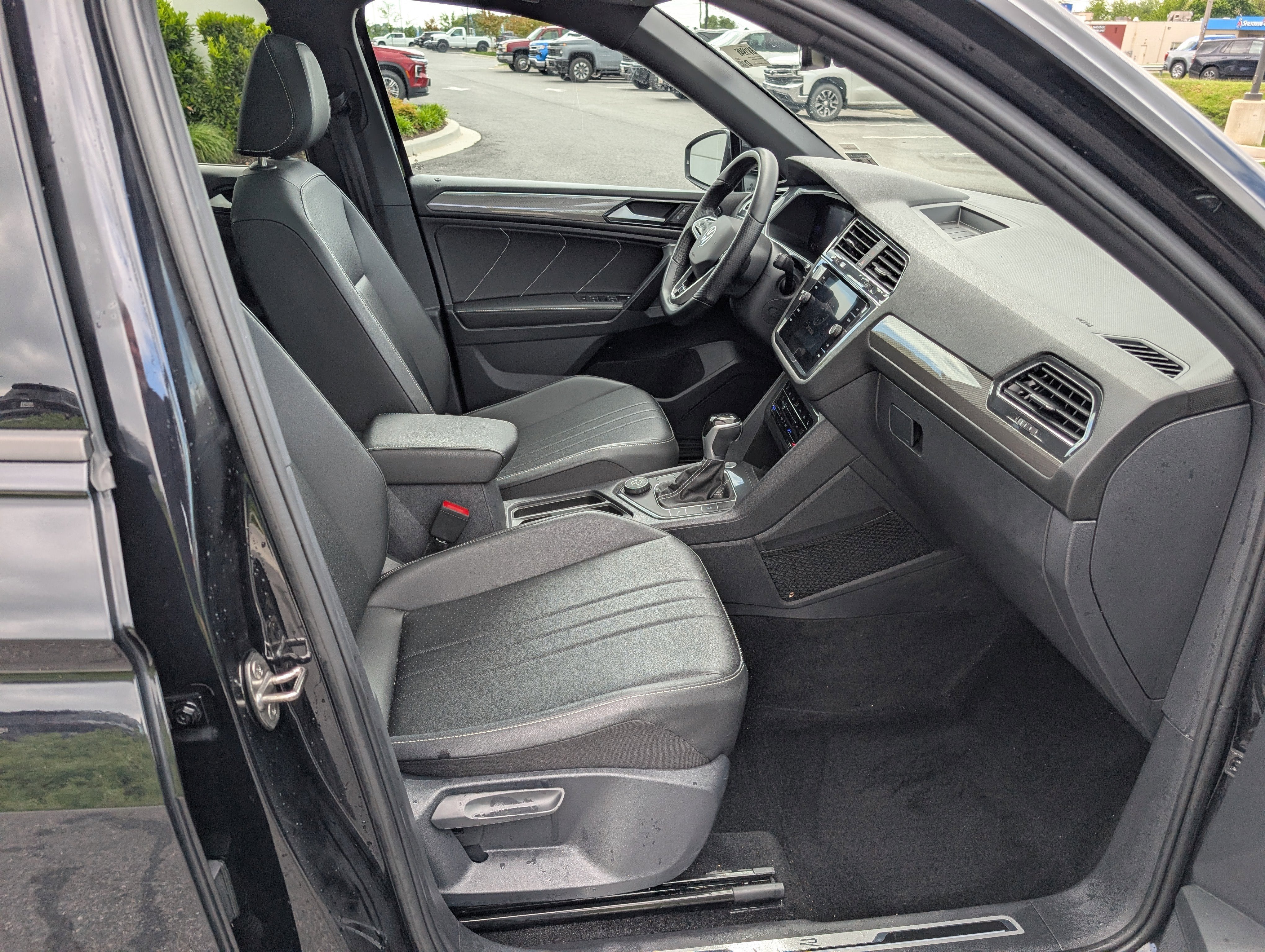 2023 Volkswagen Tiguan SE R-Line Black