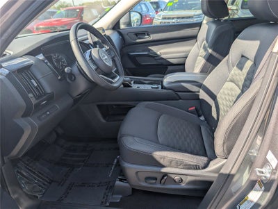 2023 Nissan Pathfinder SV