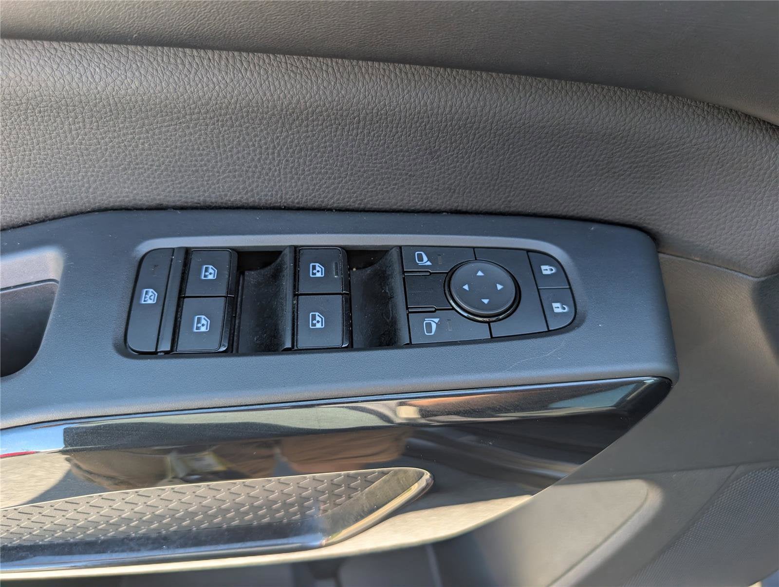 2023 Nissan Pathfinder SV