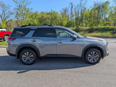 2023 Nissan Pathfinder SV
