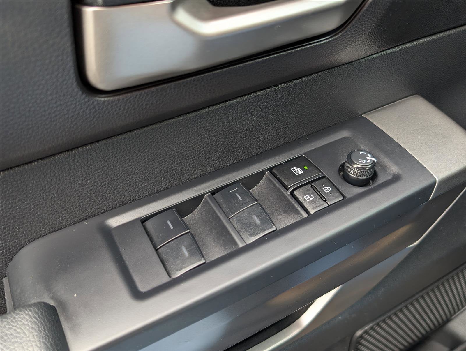 2023 Toyota Tundra 4WD SR5