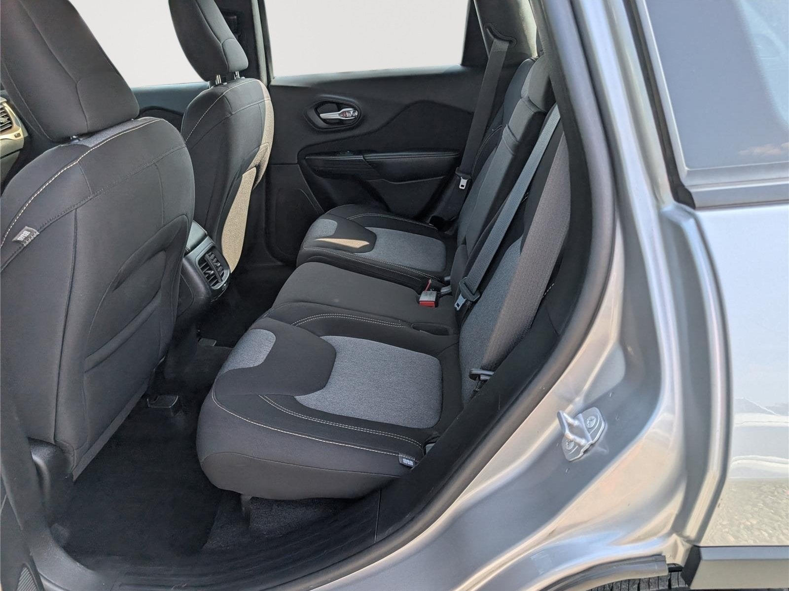 2015 Jeep Cherokee Sport