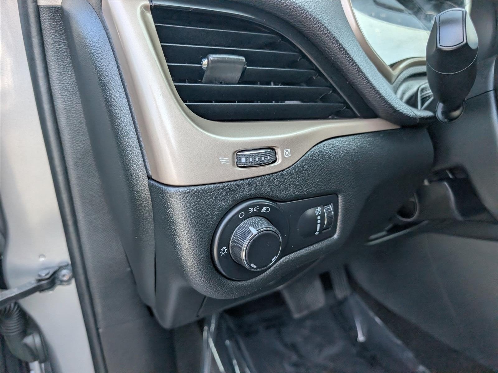 2015 Jeep Cherokee Sport