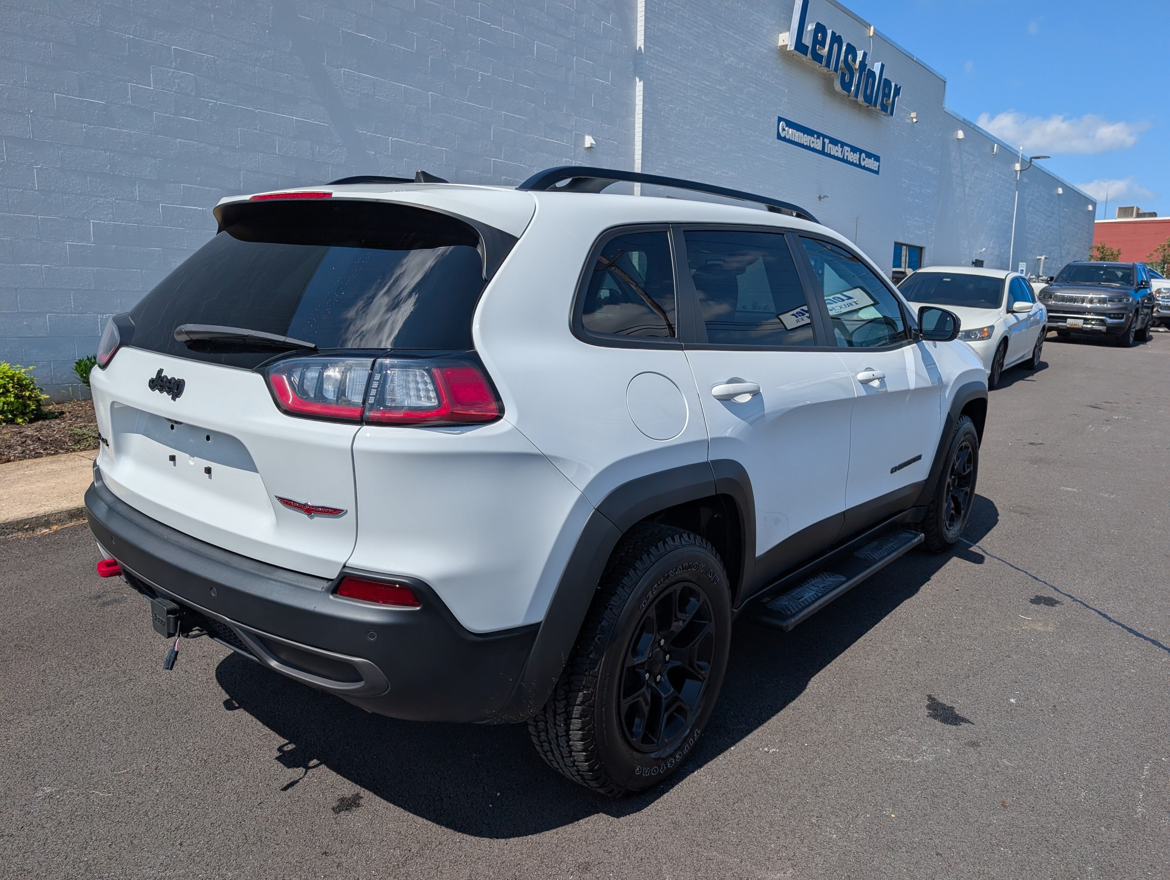 2023 Jeep Cherokee Trailhawk