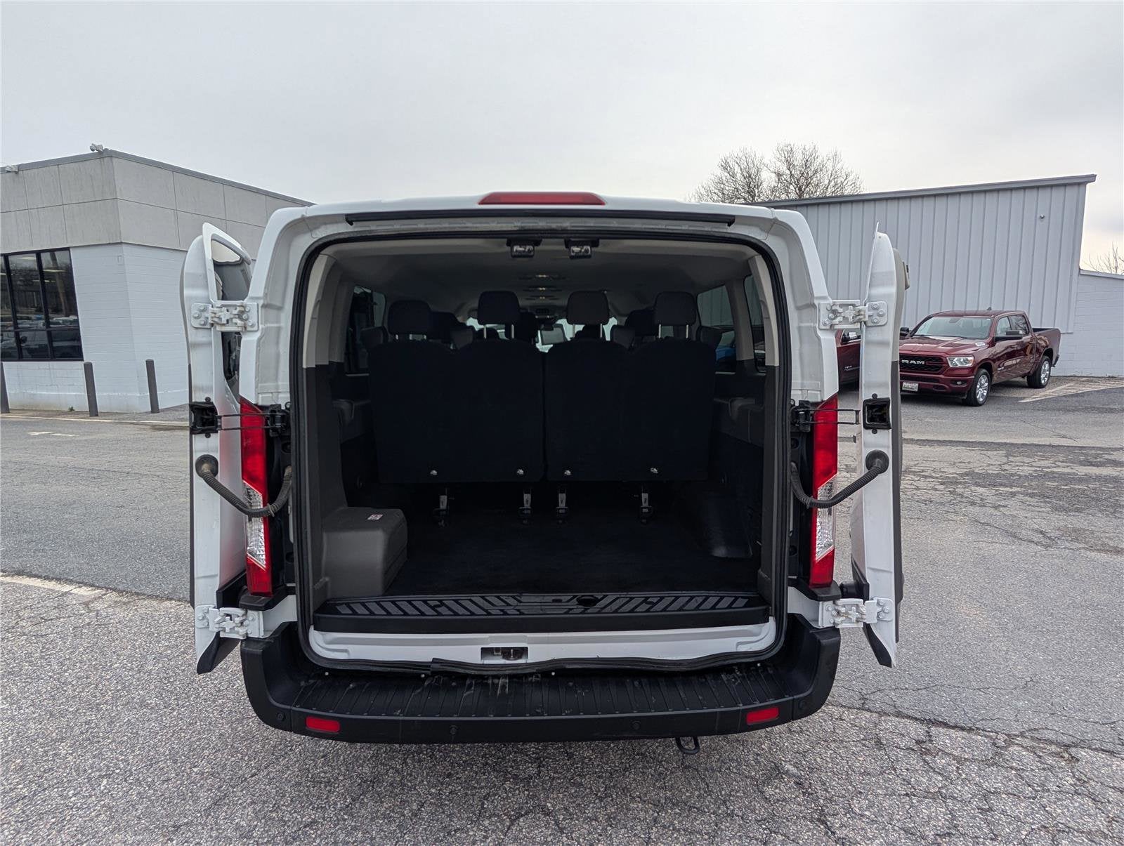 2024 Ford Transit Passenger Wagon XLT