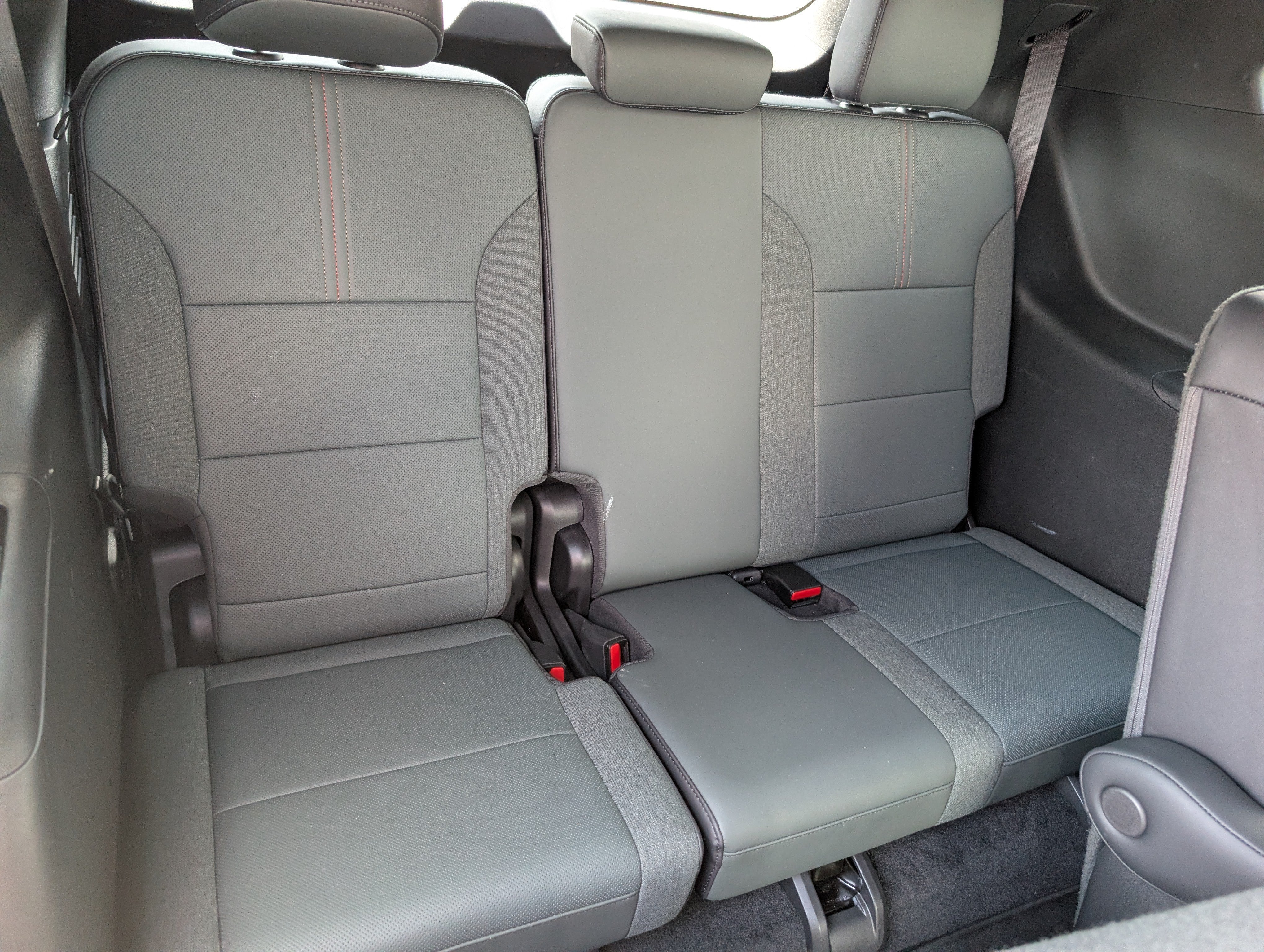 2025 GMC Acadia AWD AT4