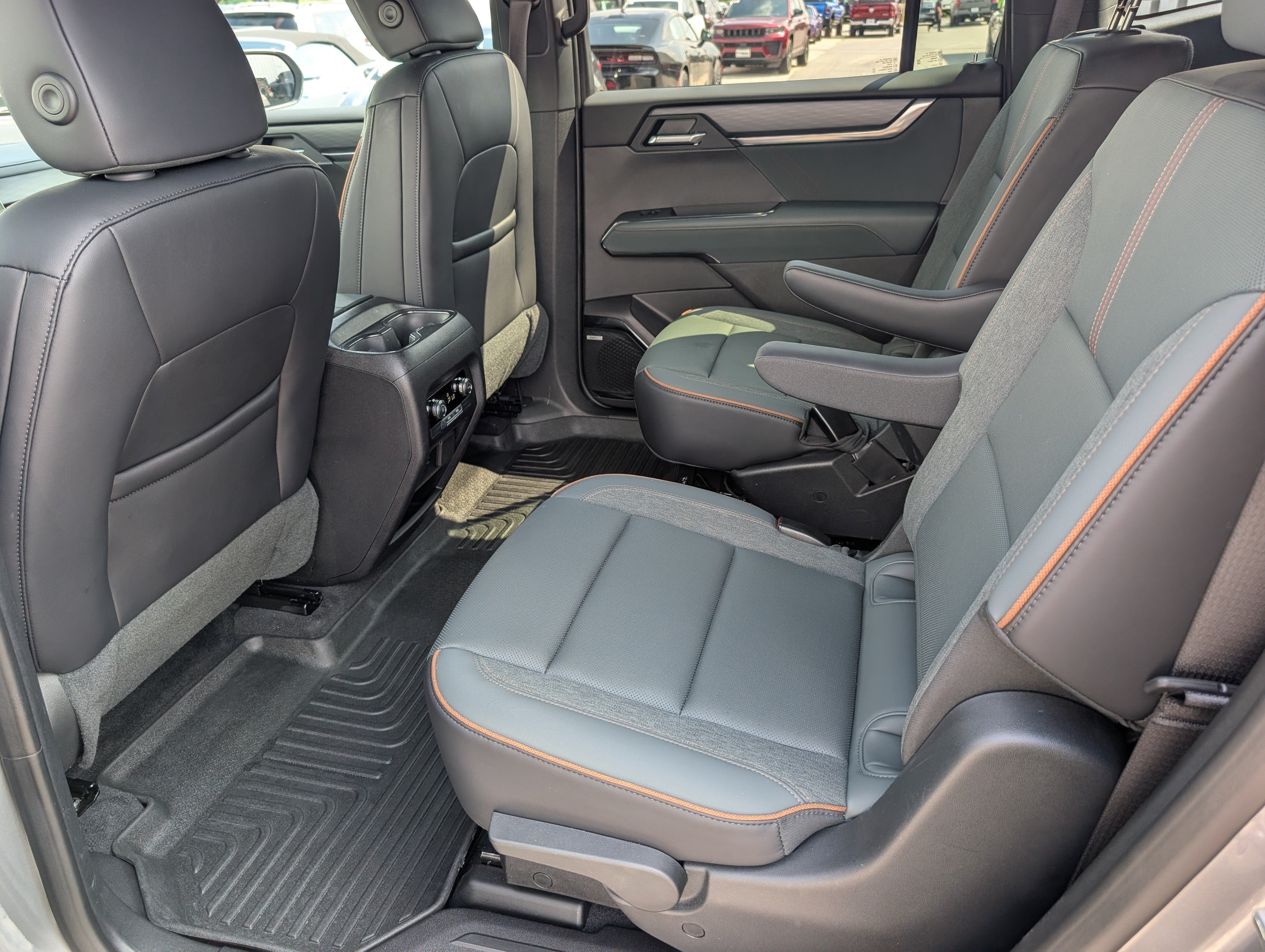 2025 GMC Acadia AWD AT4