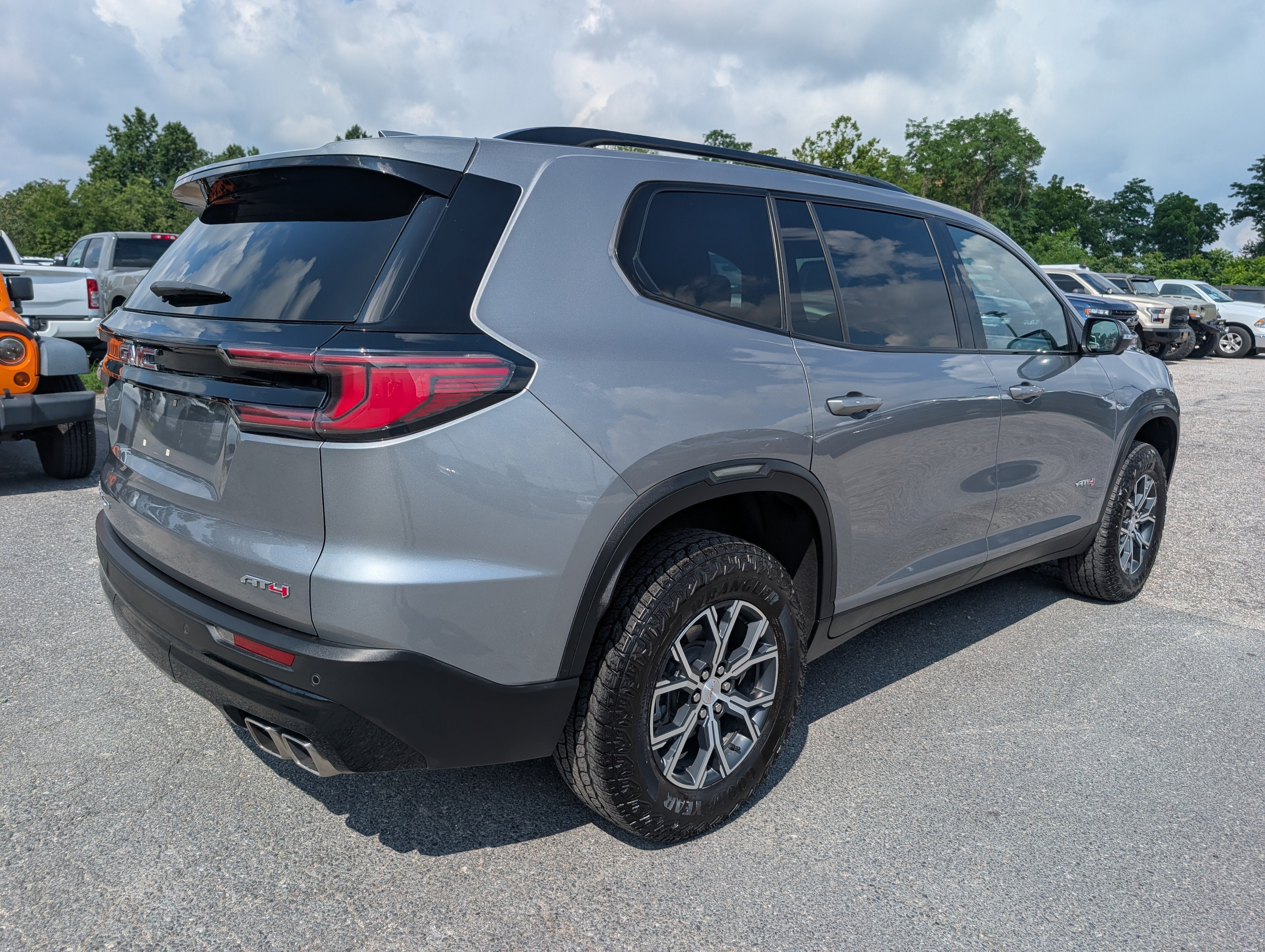 2025 GMC Acadia AWD AT4