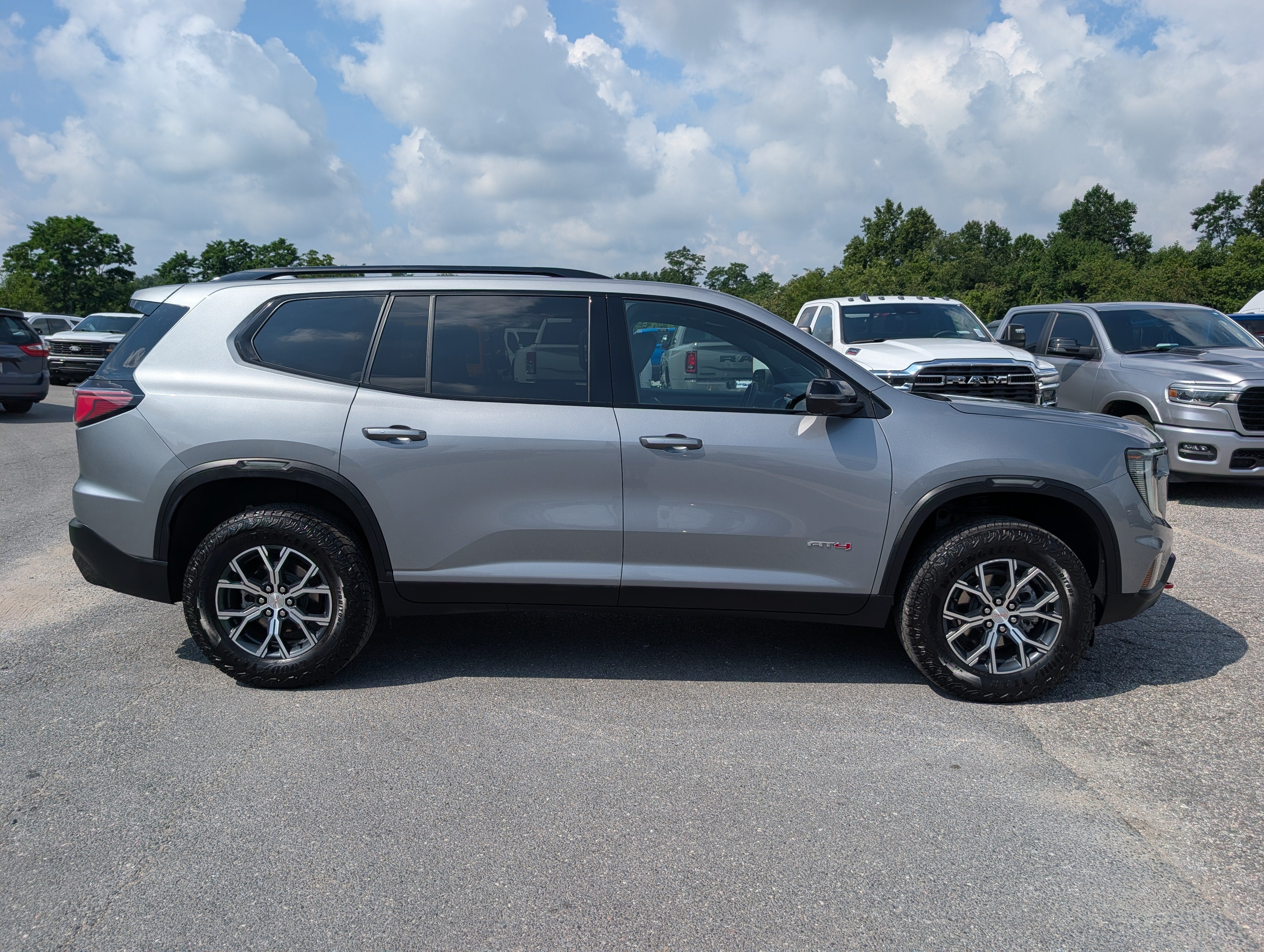 2025 GMC Acadia AWD AT4
