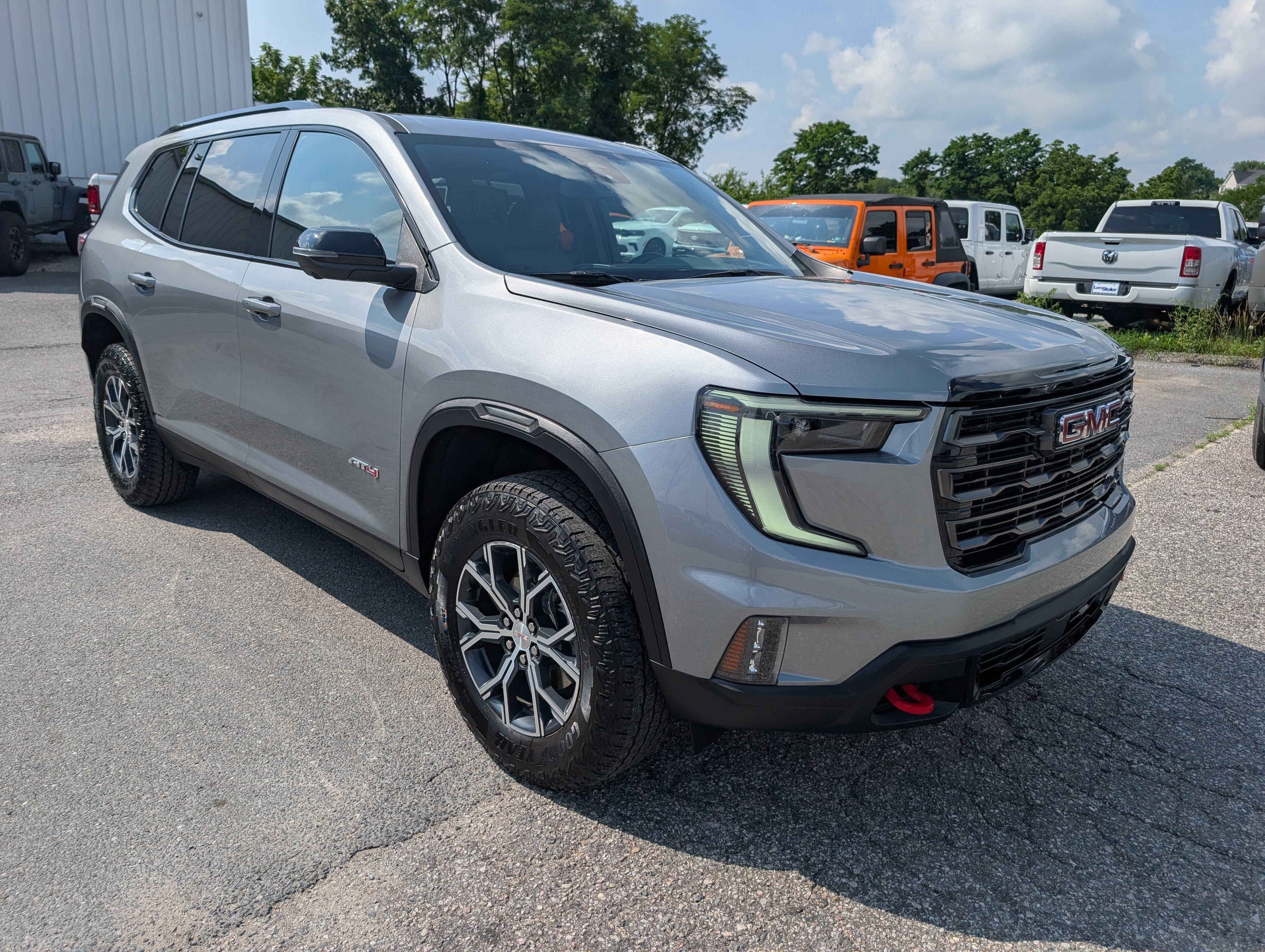 2025 GMC Acadia AWD AT4