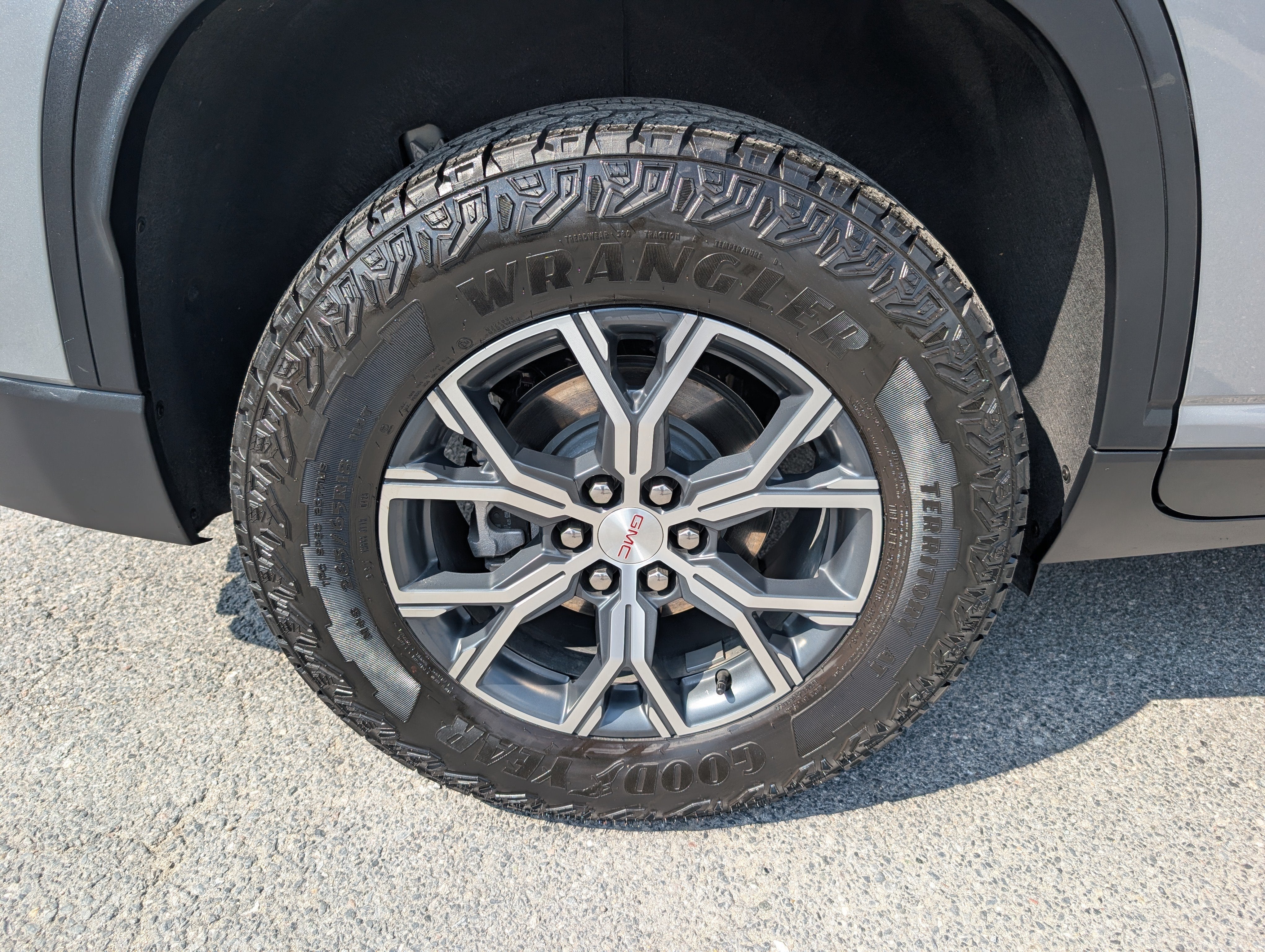 2025 GMC Acadia AWD AT4