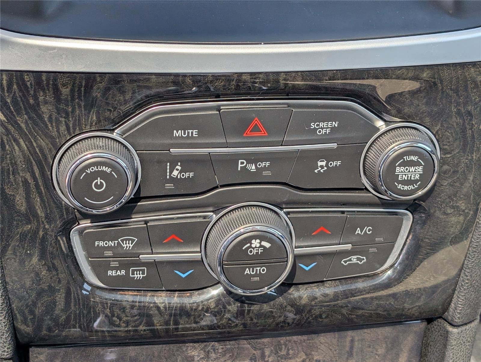 2023 Chrysler 300 Touring L