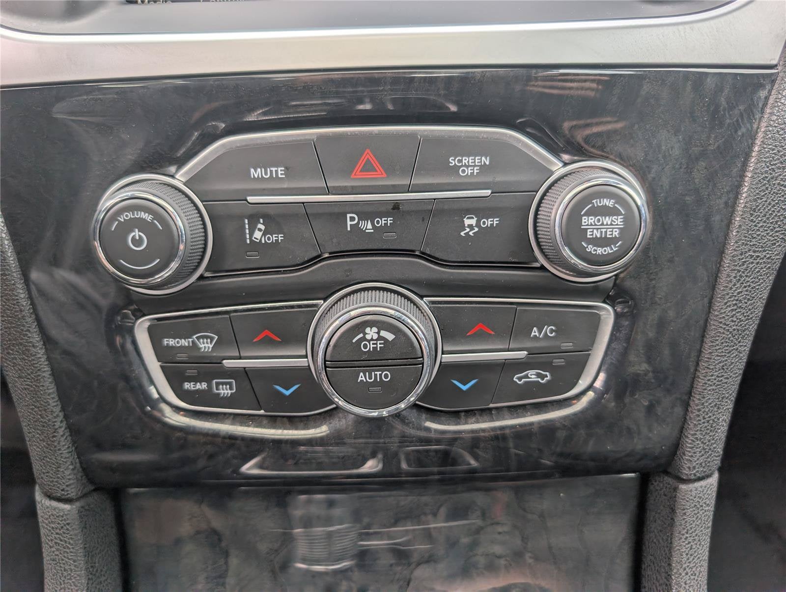 2023 Chrysler 300 Touring L