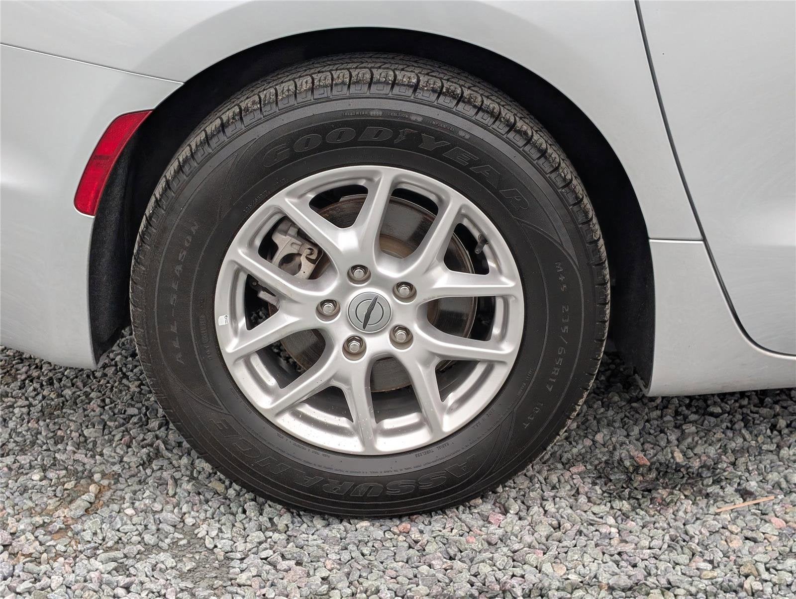 2024 Chrysler Pacifica Touring L