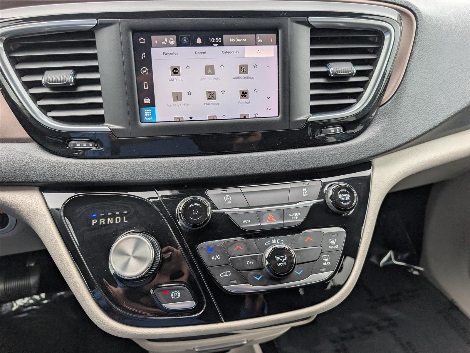 2023 Chrysler Voyager LX