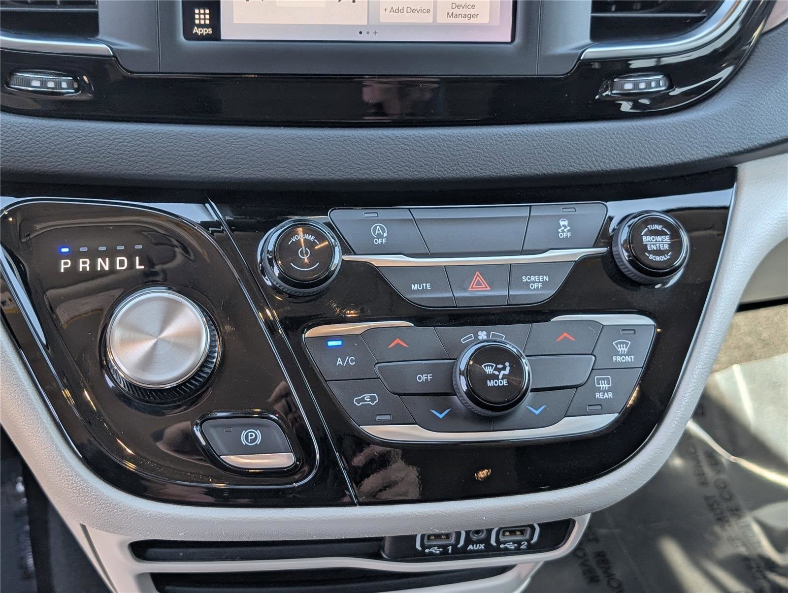 2023 Chrysler Voyager LX