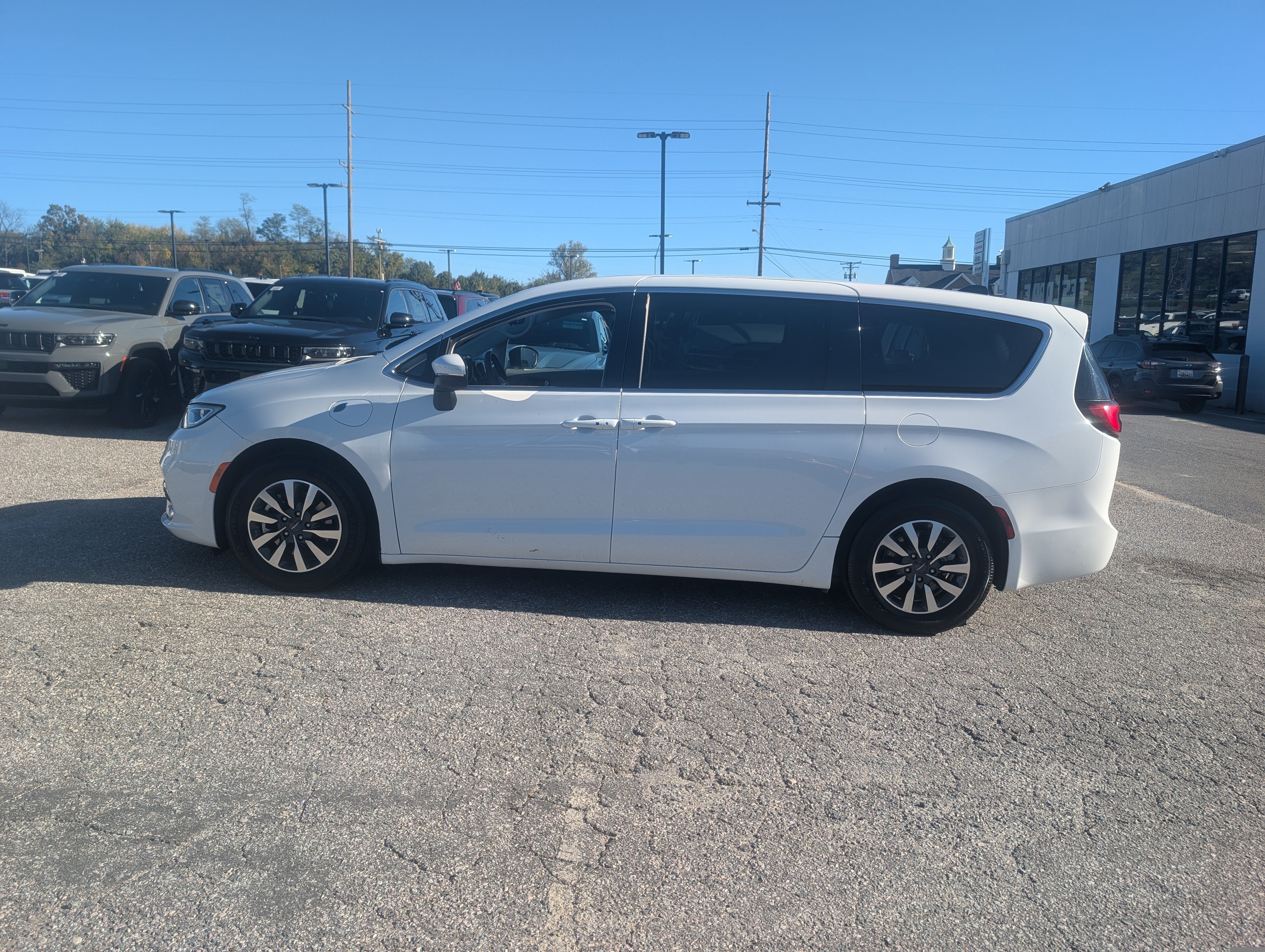 2023 Chrysler Pacifica Hybrid Touring L
