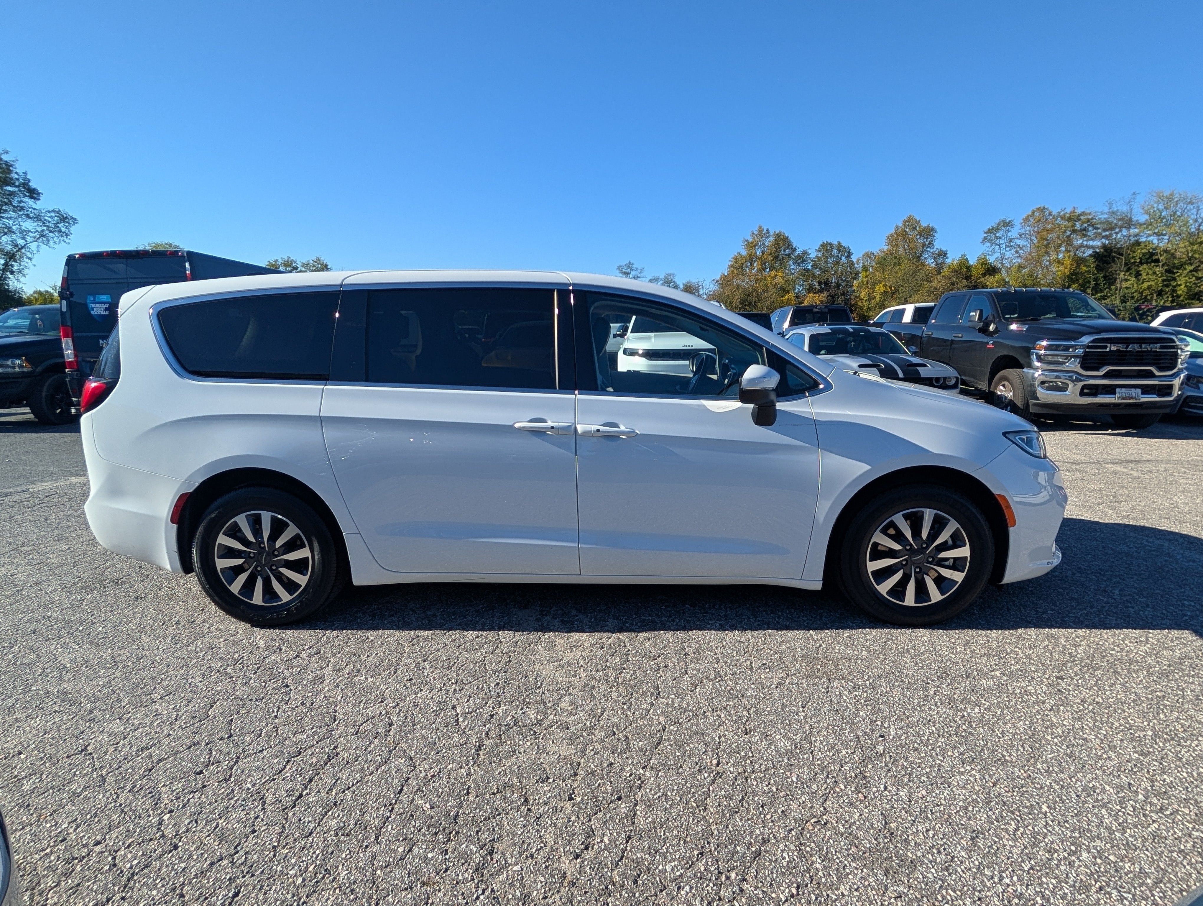 2023 Chrysler Pacifica Hybrid Touring L