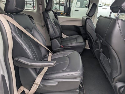 2024 Chrysler Pacifica Hybrid Select