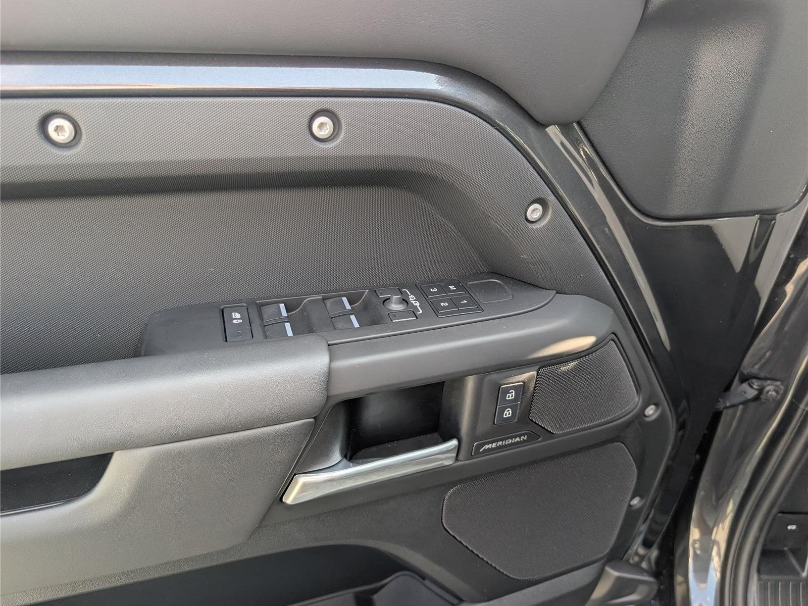 2025 Land Rover Defender S