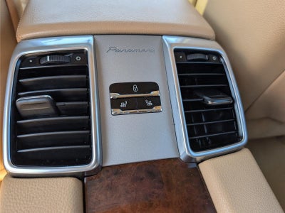 2013 Porsche Panamera 4 Platinum Edition