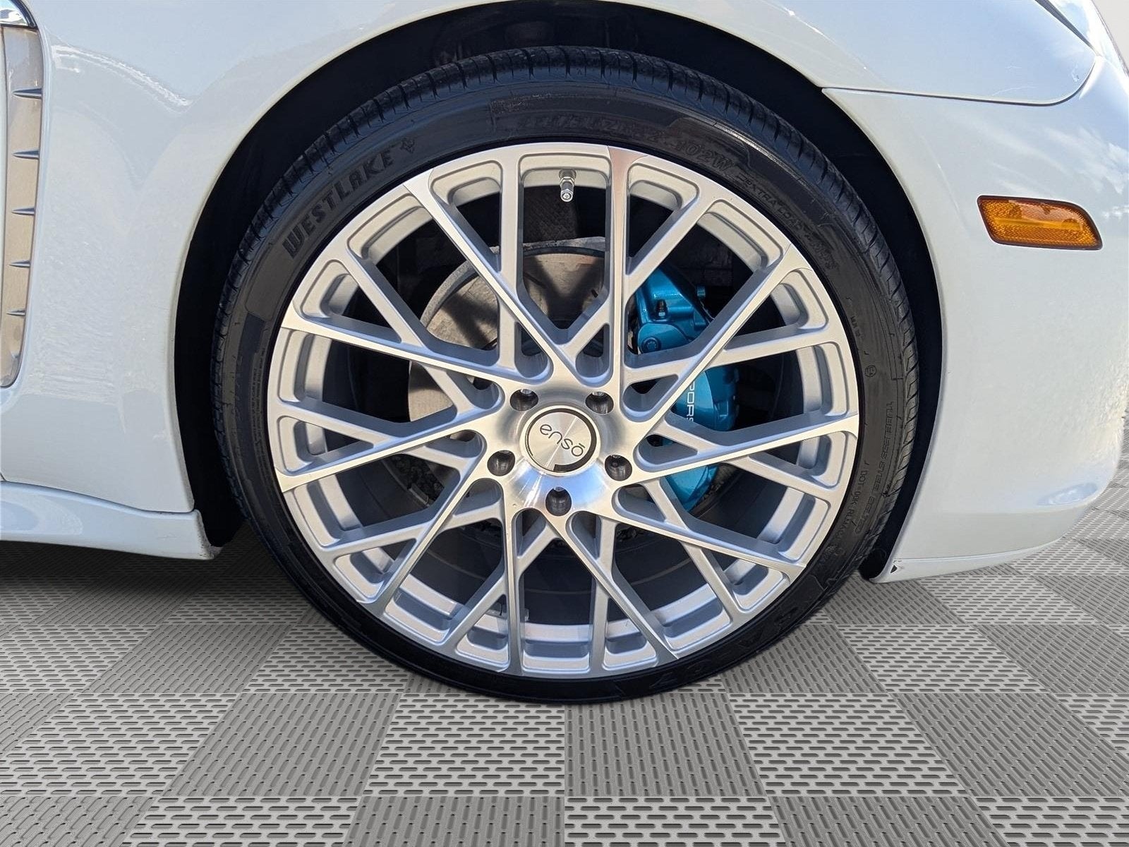 2013 Porsche Panamera 4 Platinum Edition