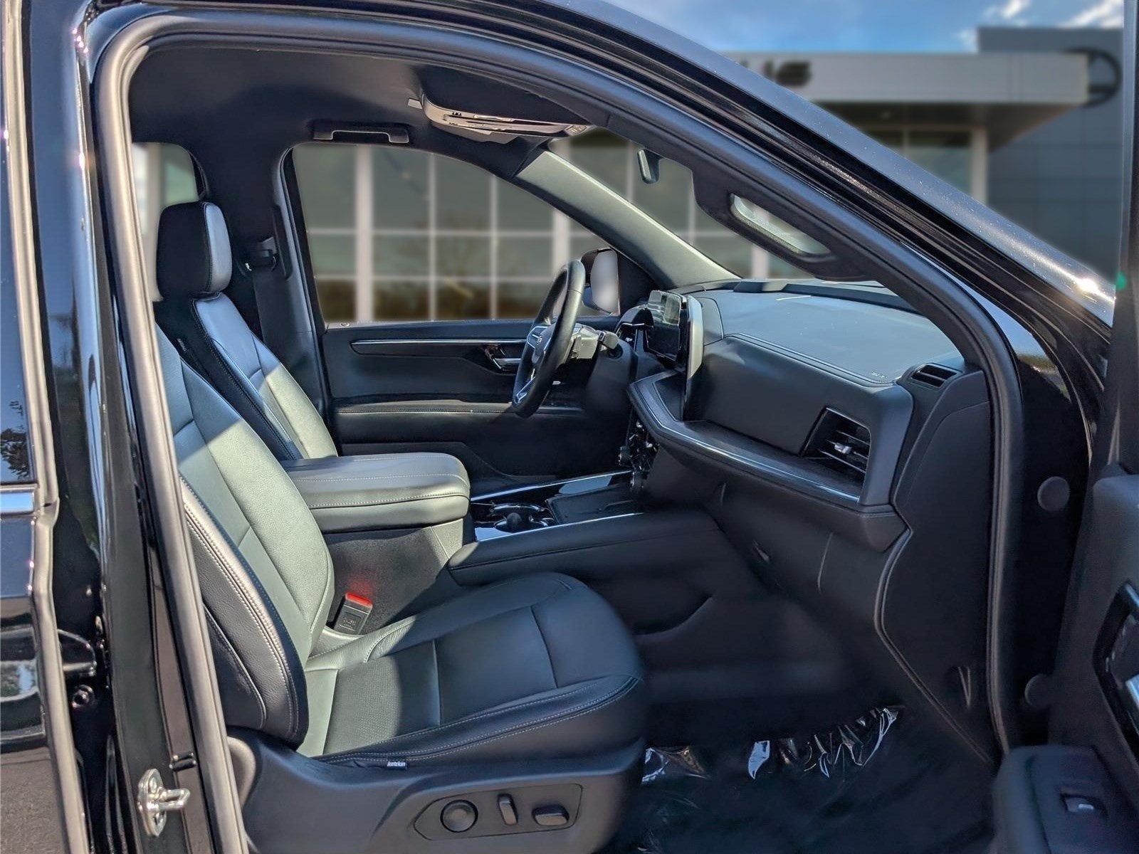 2025 Chevrolet Suburban LS