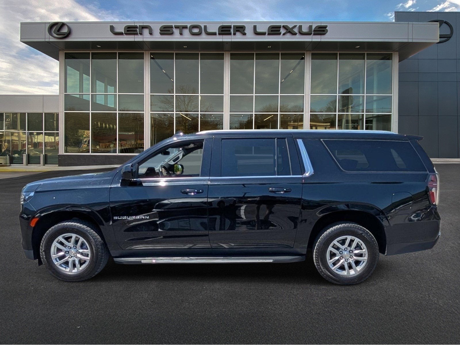 2023 Chevrolet Suburban LT