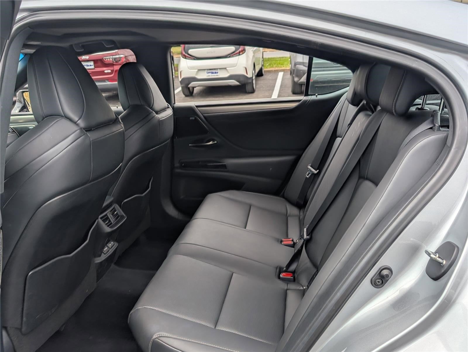 2024 Lexus ES ES 300h F SPORT Handling