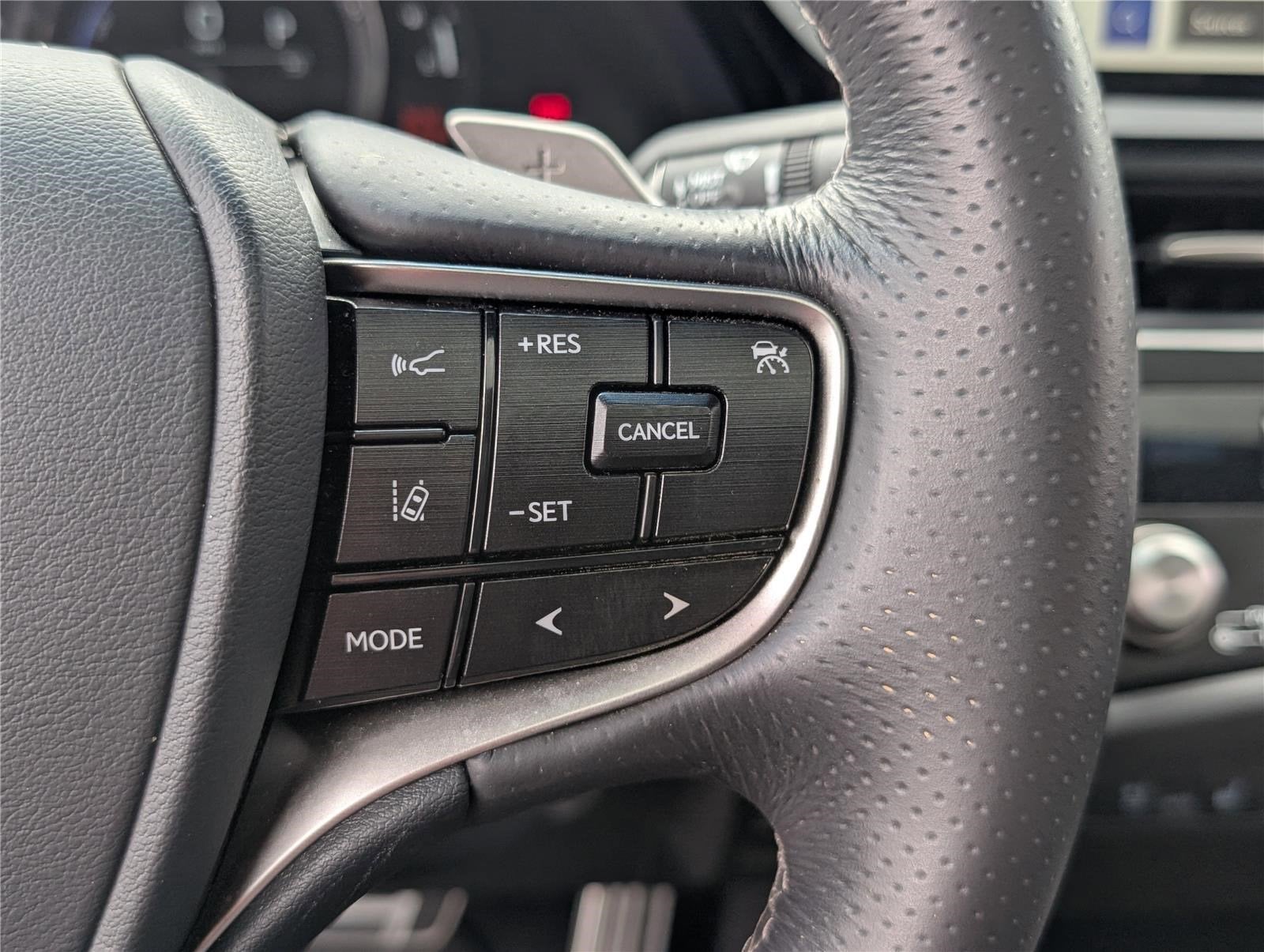 2024 Lexus ES ES 300h F SPORT Handling