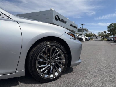 2025 Lexus ES 300h Luxury FWD