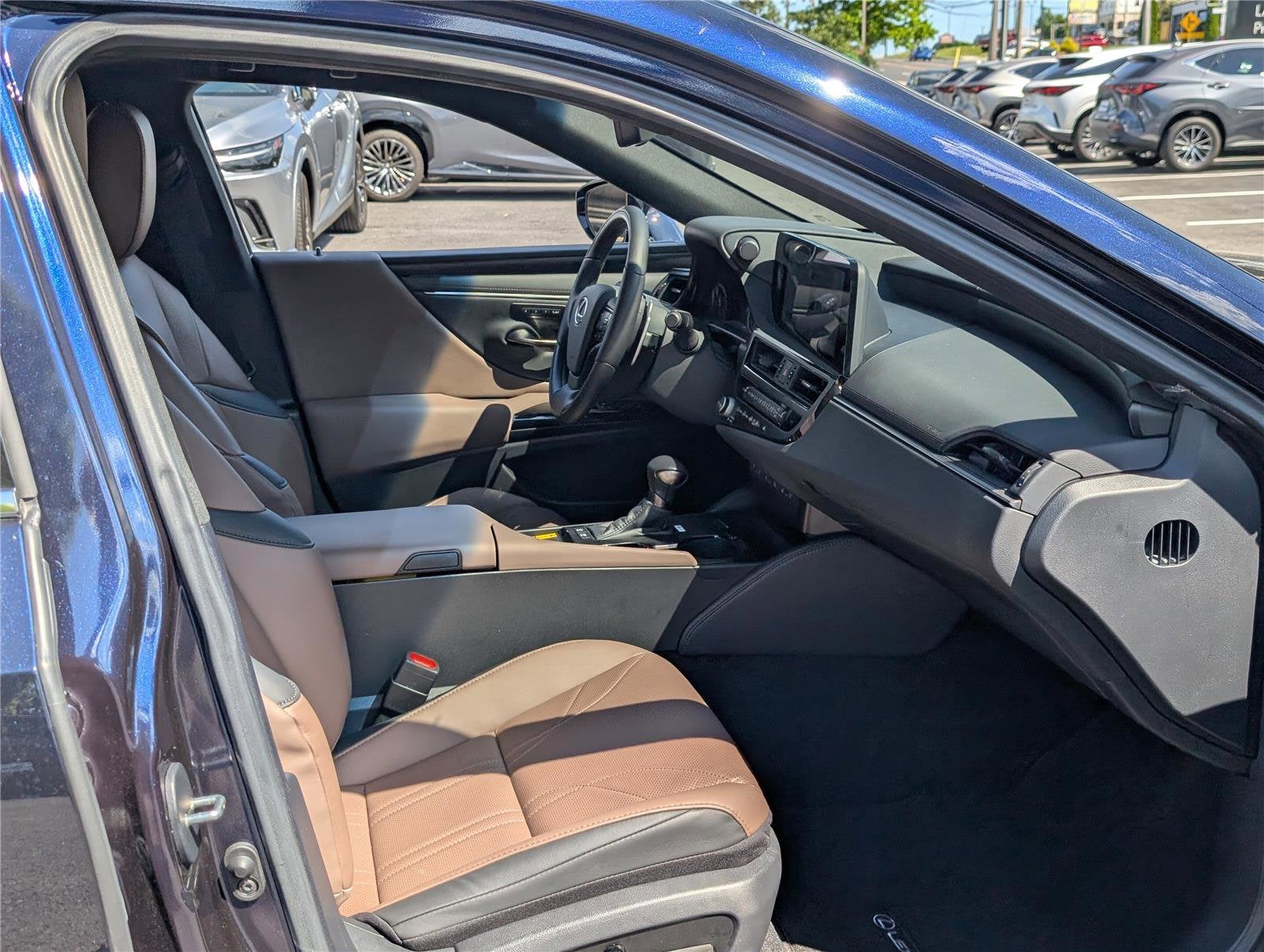 2025 Lexus ES 300h Luxury FWD