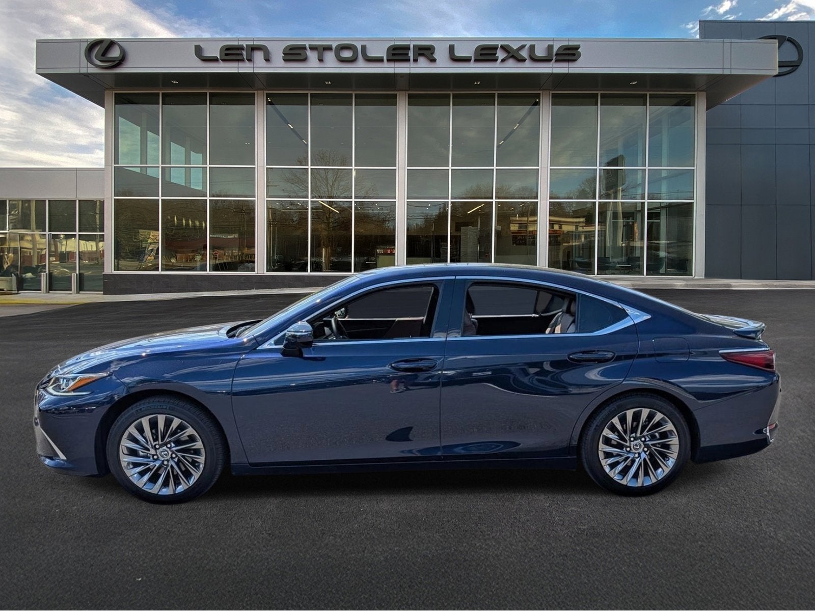2025 Lexus ES 300h Luxury FWD