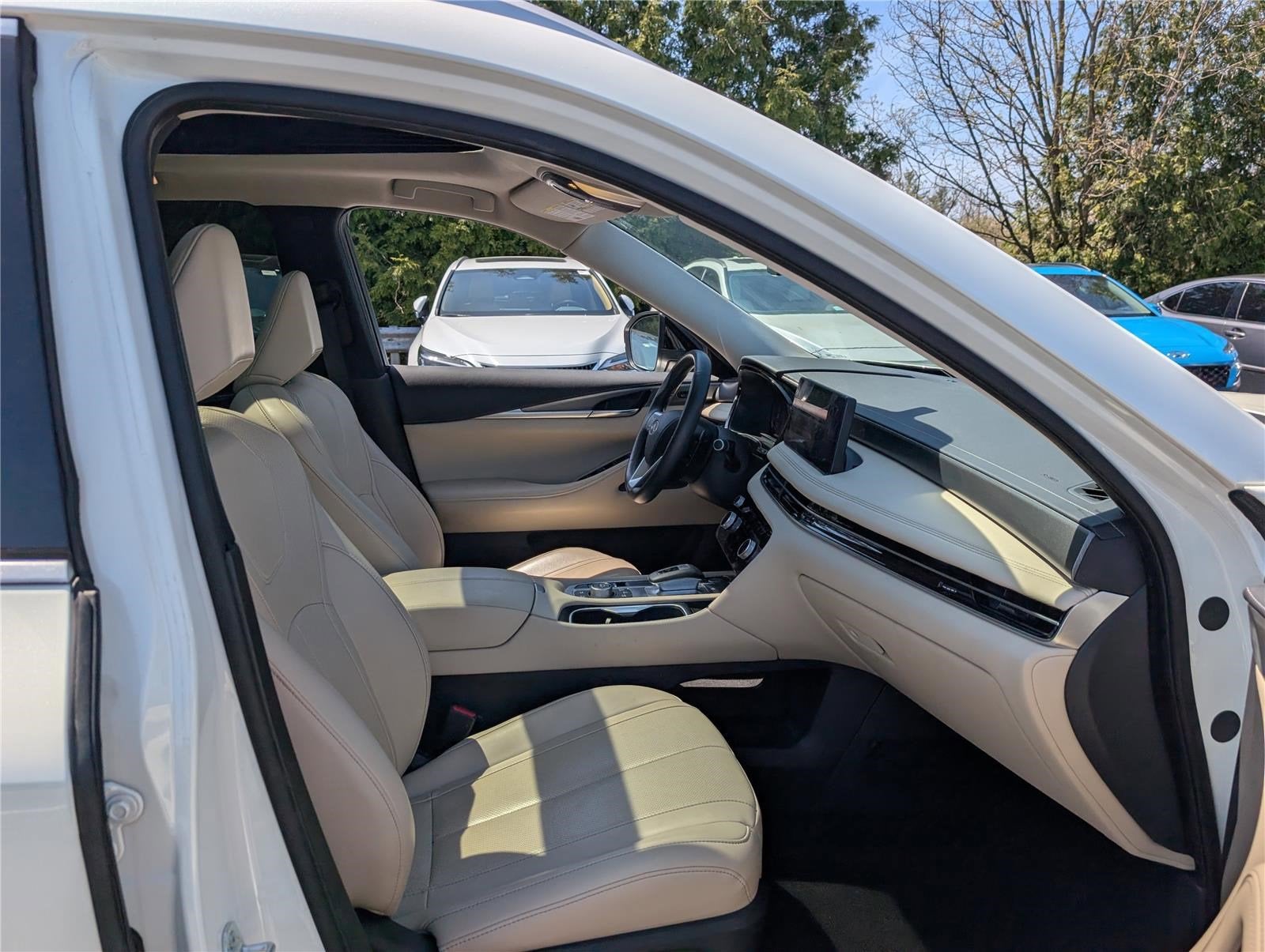2023 INFINITI QX60 LUXE