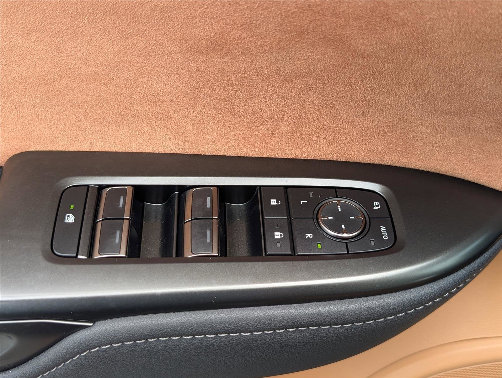 2023 Lexus RZ 450e Luxury AWD