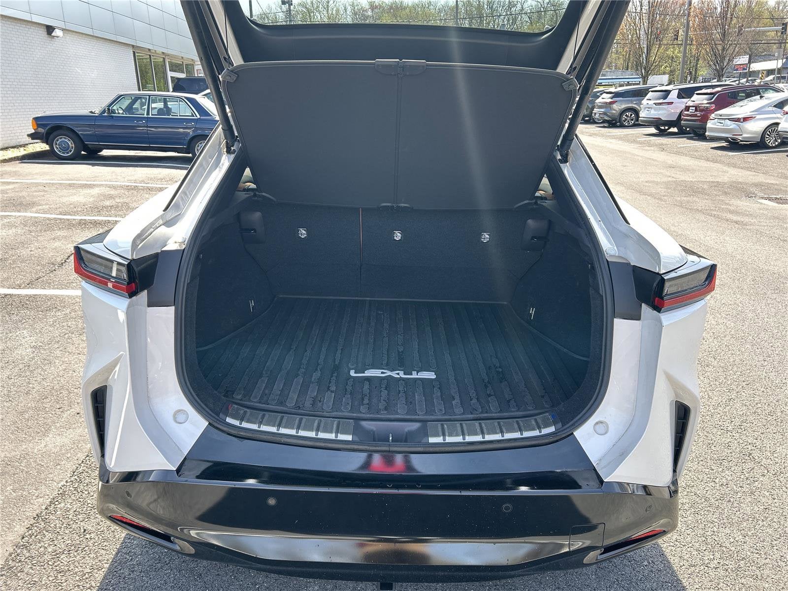 2023 Lexus RZ 450e Luxury AWD