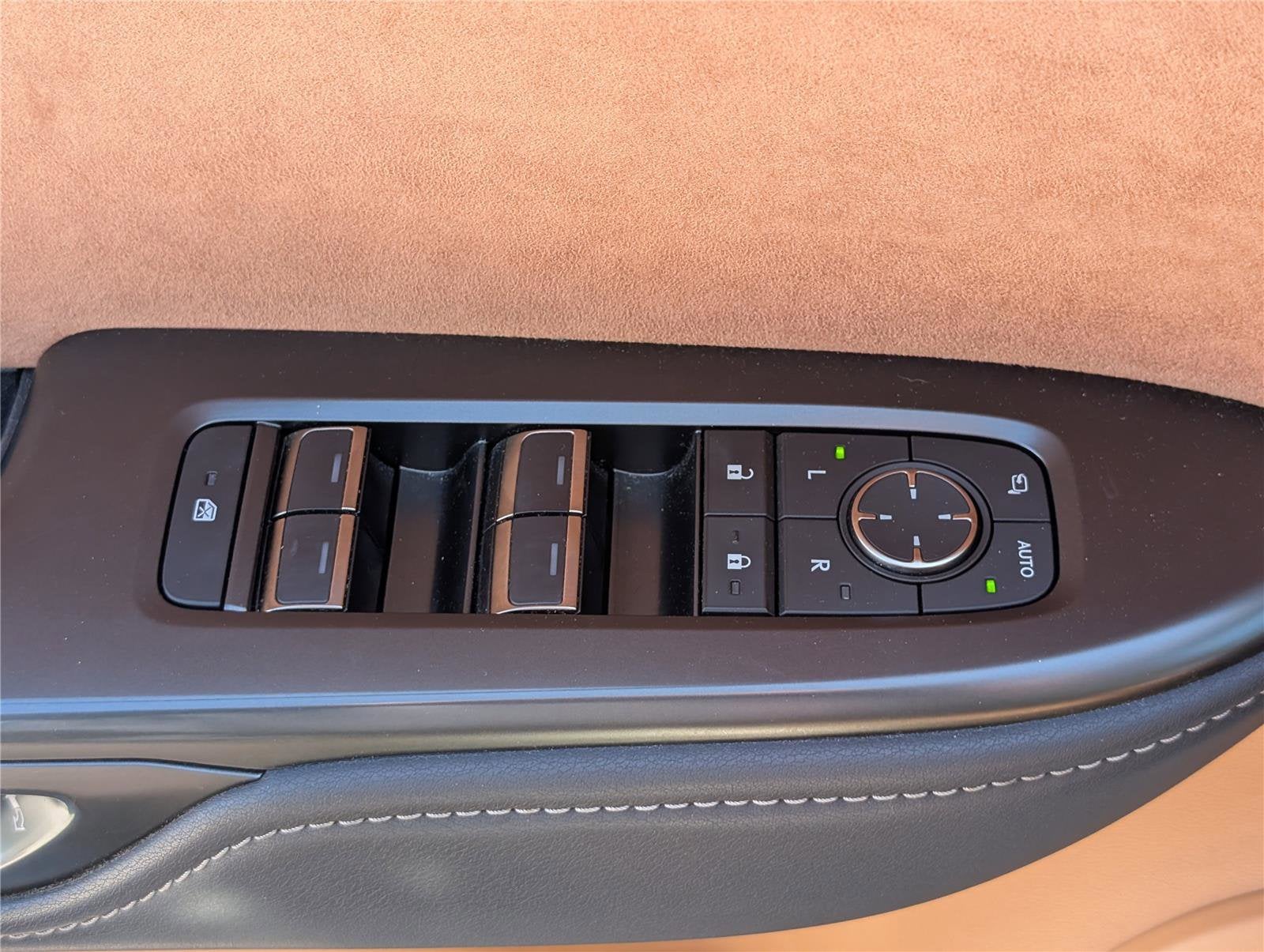 2023 Lexus RZ 450e Luxury AWD