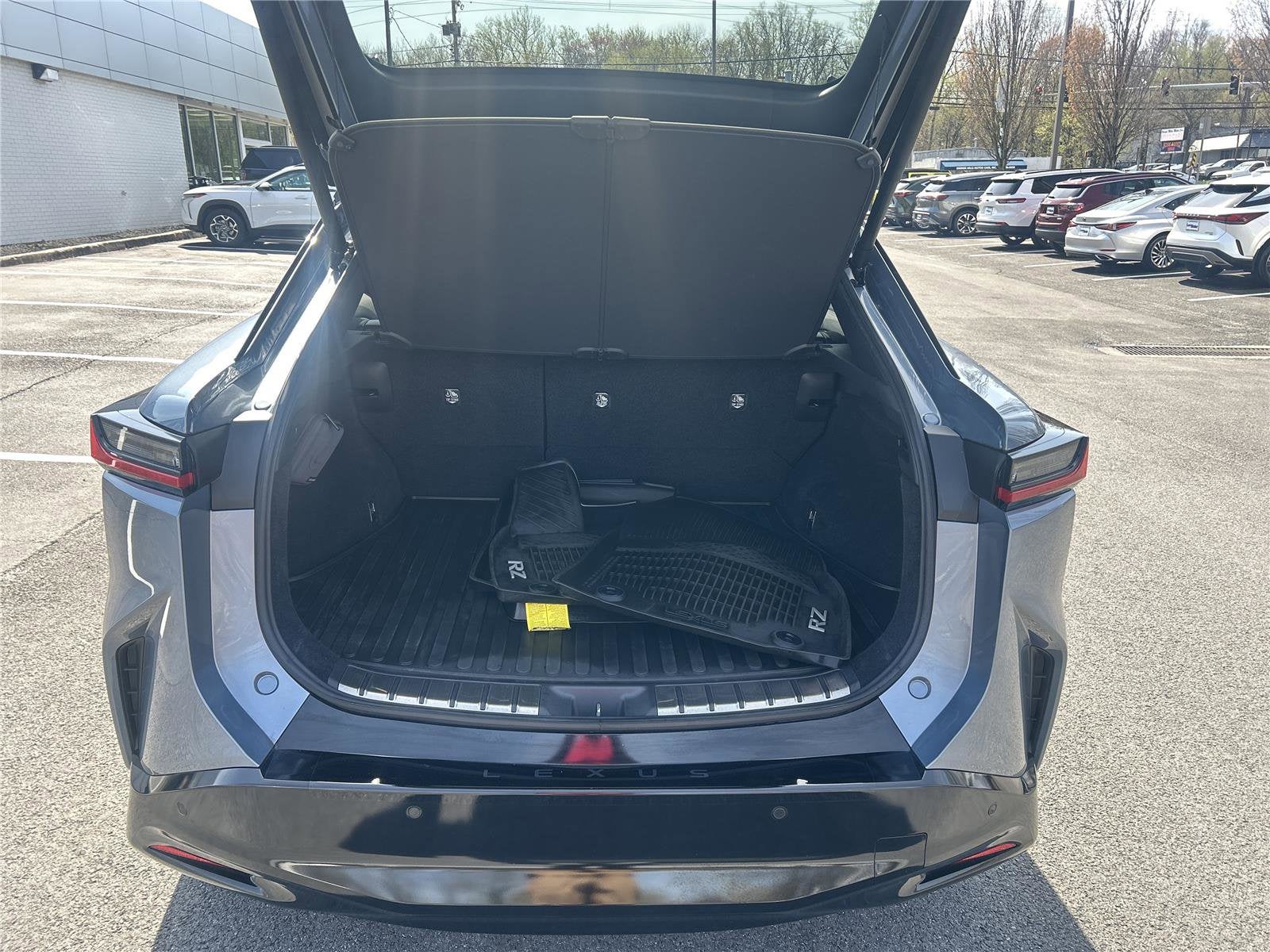 2023 Lexus RZ 450e Luxury AWD