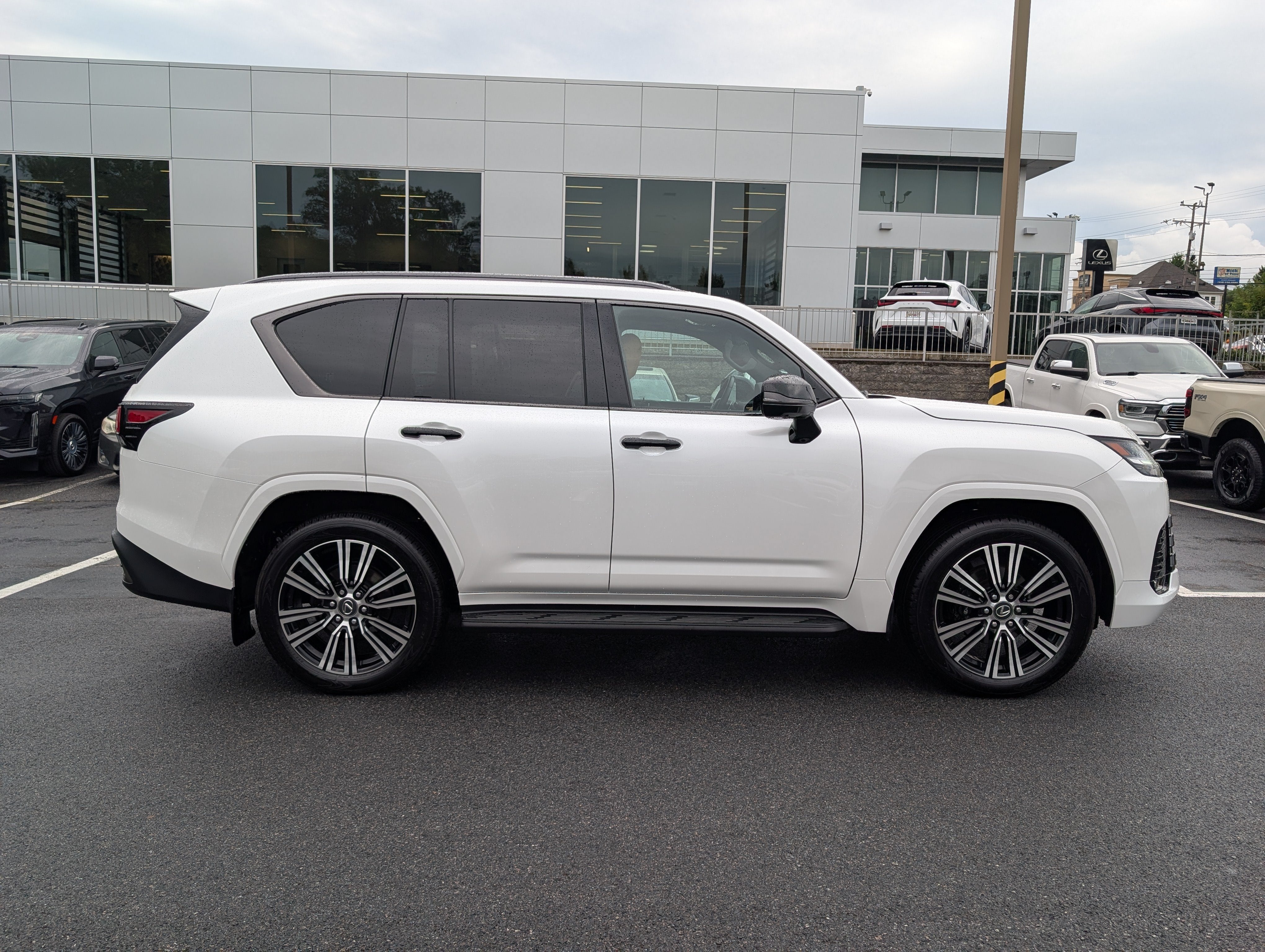 2025 Lexus LX 600 Luxury 4WD