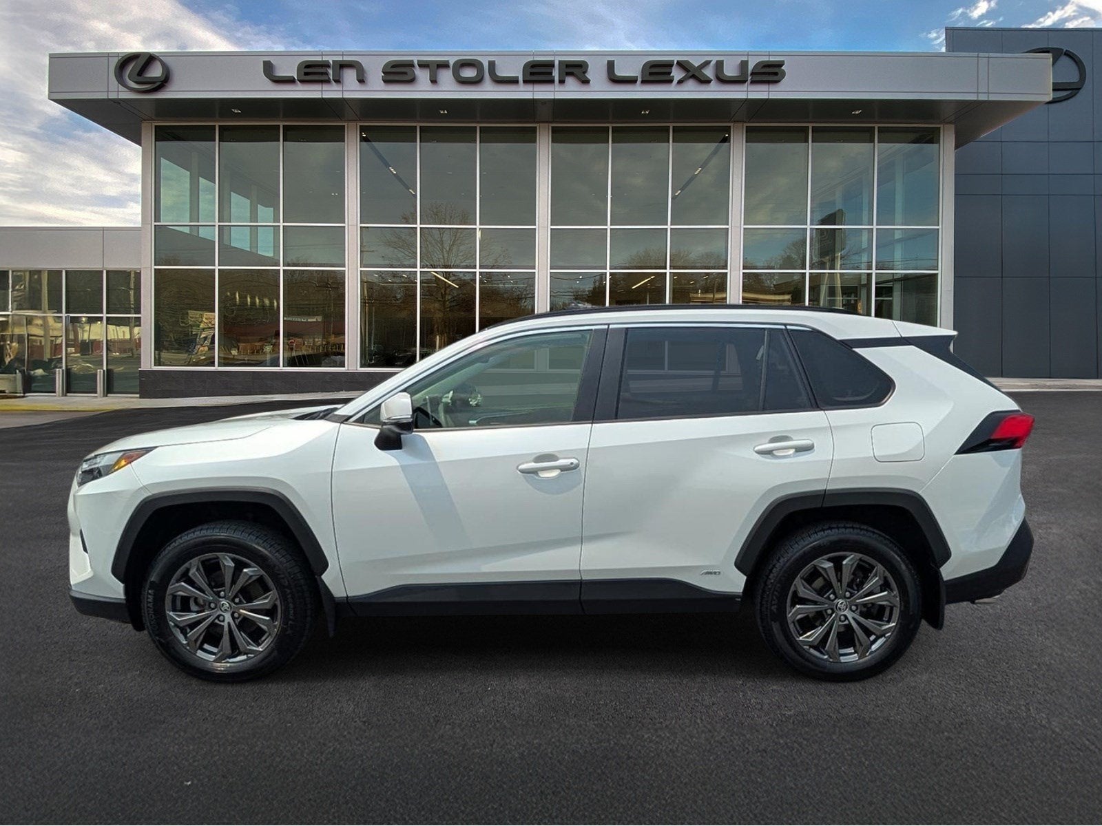 2023 Toyota RAV4 Hybrid XLE Premium